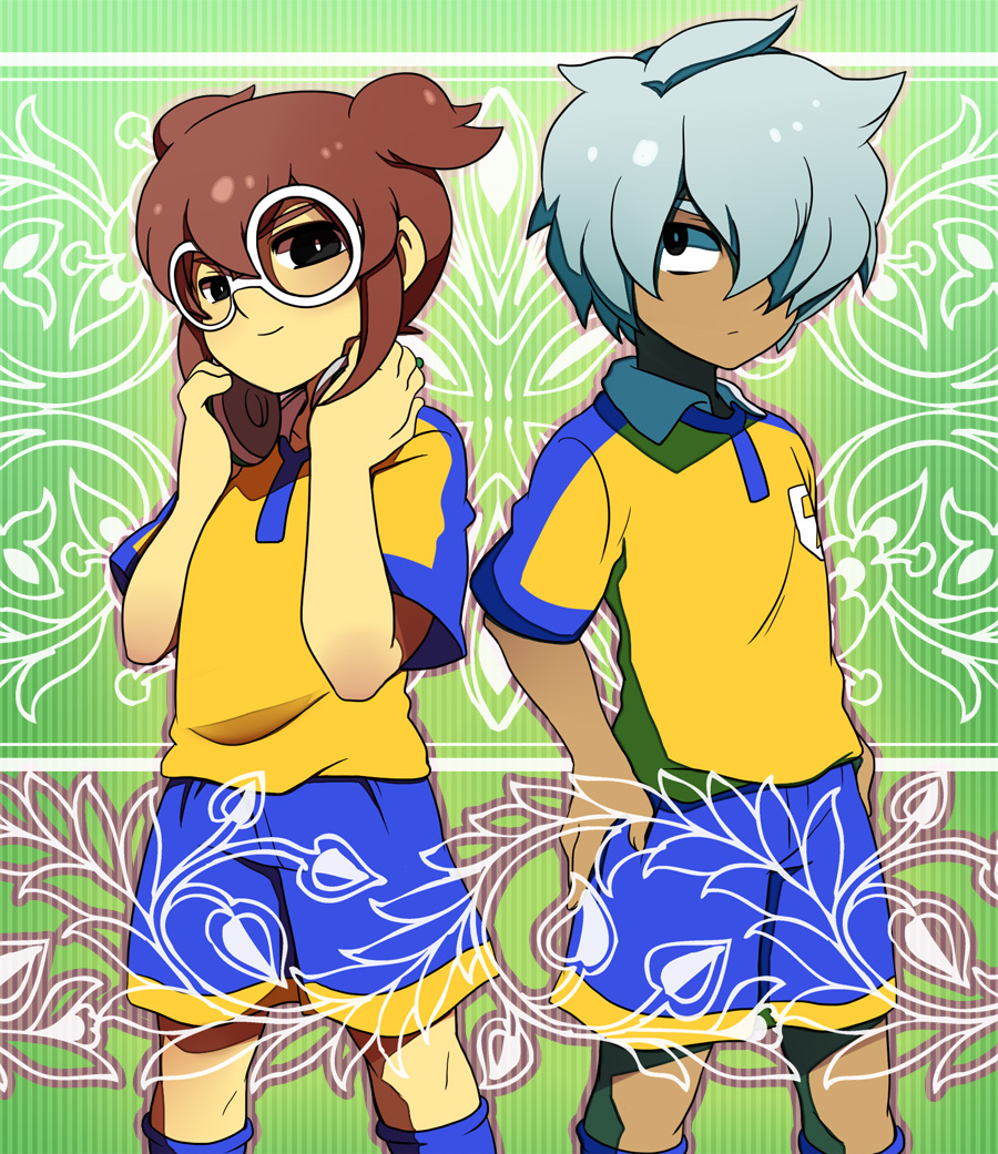 black_eyes, brown_hair, dark_skin, glasses, hair_over_one_eye, hayami_tsurumasa, headphones, inazuma_eleven