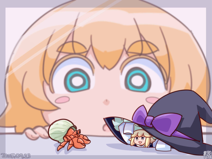 2girls, alternate_body_size, black_eyes, blonde_hair, blue_eyes, blush_stickers, bow, bright_pupils