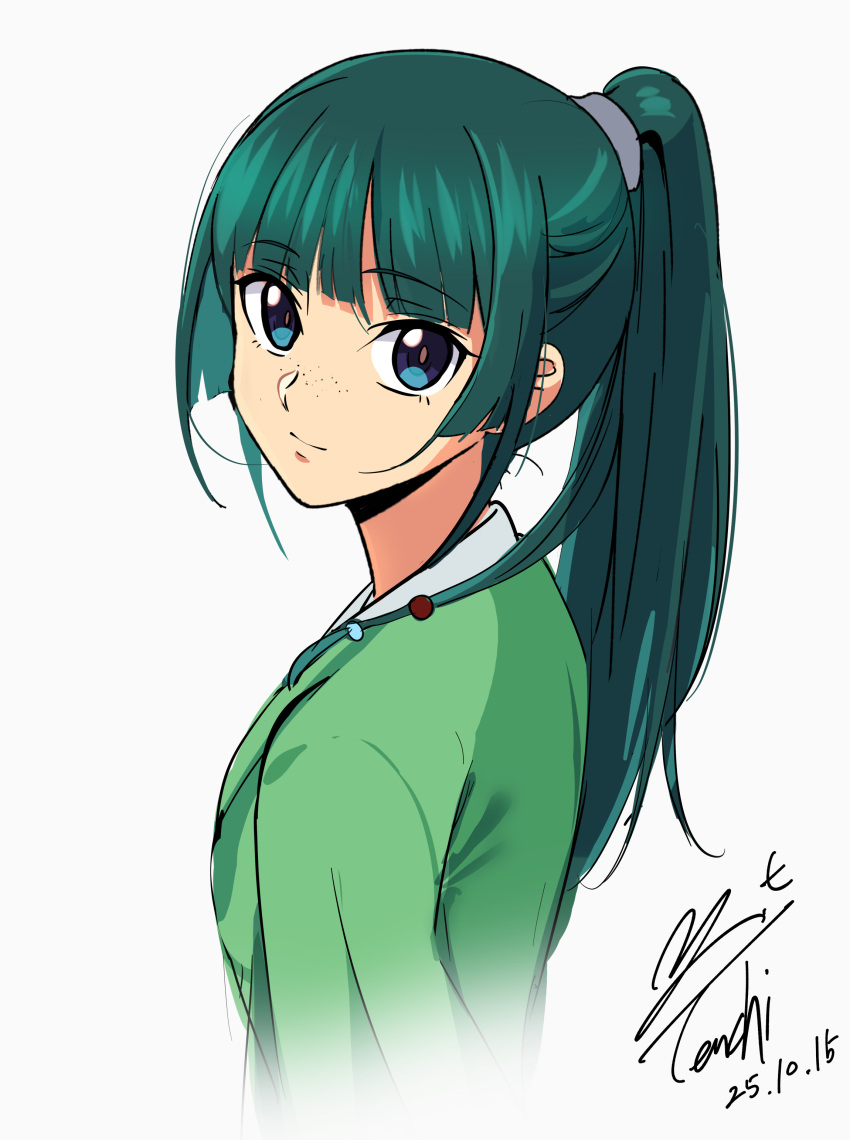 1girl, absurdres, artist_name, blue_eyes, blunt_bangs, chinese_clothes, closed_mouth, dated, freckles, green_hair, hair_elastic, high_ponytail, highres, kusuriya_no_hitorigoto, long_hair, looking_at_viewer, looking_back, maomao_(kusuriya_no_hitorigoto), ponytail, signature, smile, solo, upturned_eyes, very_long_hair, white_background, yoo_tenchi