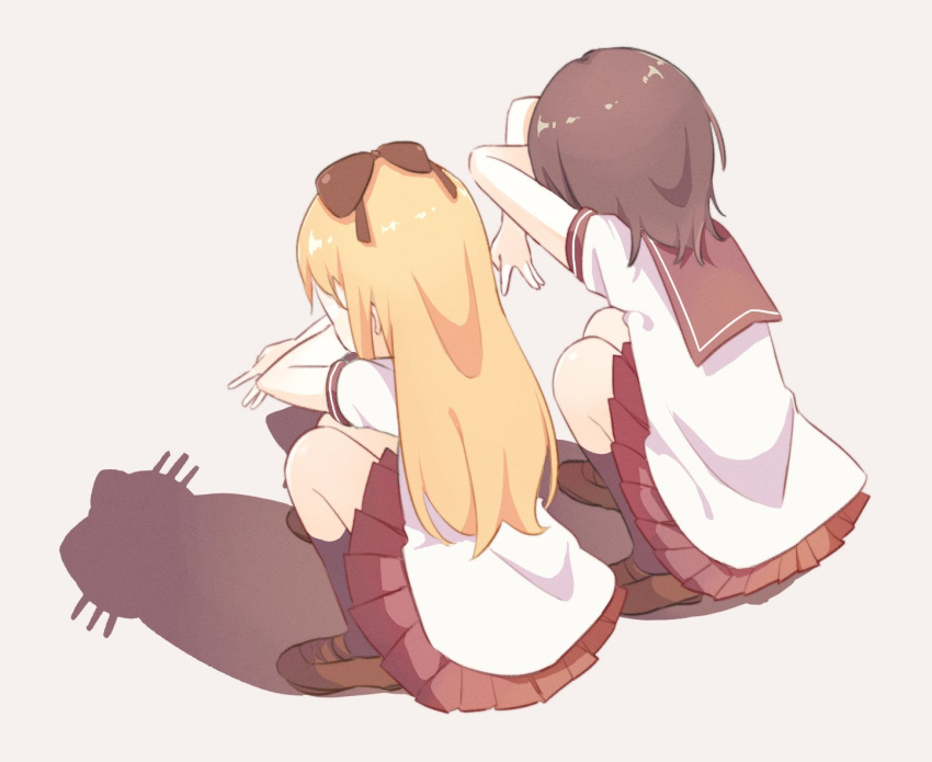 2girls, arms_up, black_socks, blonde_hair, bow, brown_bow, brown_hair, brown_sailor_collar