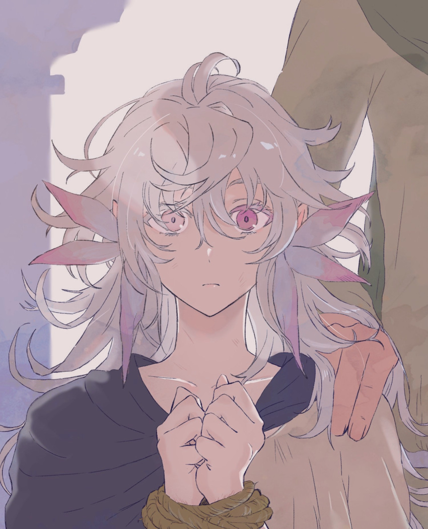 2boys, ahoge, bound, bound_wrists, fate/grand_order, fate_(series), hair_between_eyes, hand_on_another's_shoulder