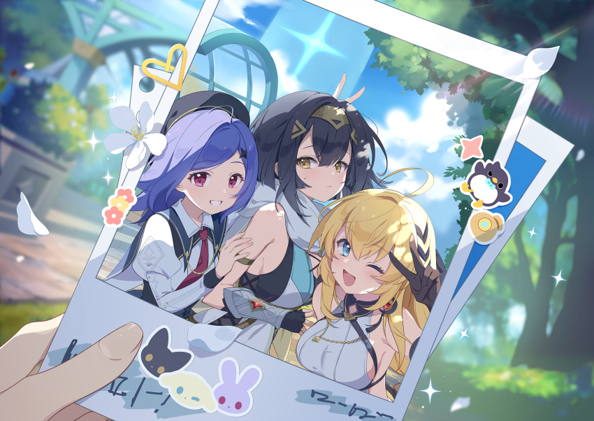 3girls, ;d, ahoge, amber_(stella_sora), bare_shoulders, beret, black_gloves, black_hair