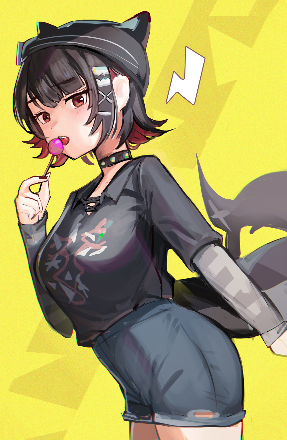 1girl, alternate_costume, beret, black_collar, black_hair, black_hat, black_shirt, blue_shorts