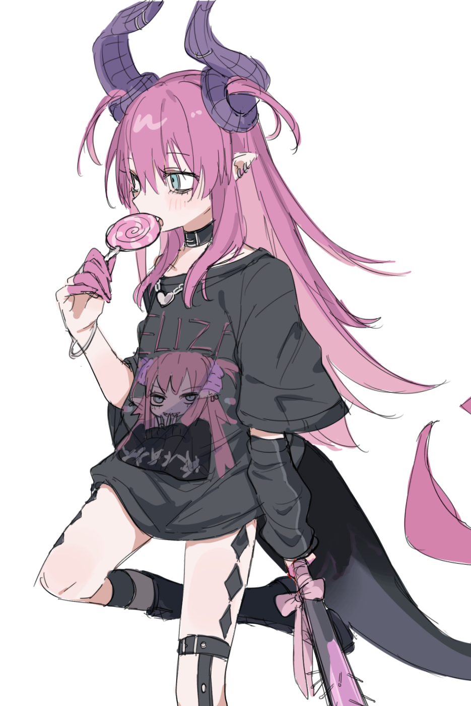 1girl, aqua_eyes, arm_at_side, arm_warmers, asymmetrical_horns, baggy_clothes, black_arm_warmers, black_boots, black_choker, black_horns, black_shirt, black_tail, boots, candy, character_name, character_print, choker, clothes_writing, club_(weapon), cowboy_shot, curled_horns, dragon_girl, dragon_horns, dragon_tail, ear_piercing, eating, elizabeth_bathory_(fate), elizabeth_bathory_(perfect)_(fate), elizabeth_bathory_(perfect)_(first_ascension)_(fate), expressionless, fang, fate/grand_order, fate_(series), finger_cots, food, hand_up, heart, heart_necklace, highres, holding, holding_candy, holding_club, holding_food, holding_lollipop, holding_weapon, horns, jewelry, kaigan0211, leg_up, legwear_garter, light_blush, lollipop, lollipop_in_mouth, long_hair, looking_ahead, multiple_piercings, necklace, open_mouth, piercing, pink_hair, pointy_ears, print_shirt, profile, punk, self_character_print, shirt, short_sleeves, simple_background, single_arm_warmer, single_legwear_garter, solo, spiked_club, standing, standing_on_one_leg, studded_thigh_strap, swirl_lollipop, t-shirt, tail, thigh_strap, two_side_up, weapon, white_background