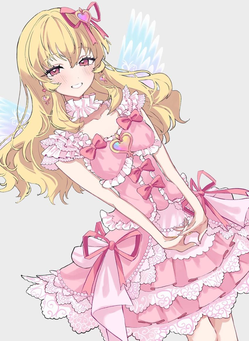 1girl, aikatsu!, aikatsu!_(series), angel_wings, blonde_hair, blush, bow, collar, dress, dutch_angle, earrings, fake_wings, frilled_collar, frills, grey_background, grin, guri_(ak1002s), hair_ribbon, heart, heart_earrings, highres, hoshimiya_ichigo, jewelry, long_hair, looking_at_viewer, own_hands_together, pink_bow, pink_dress, pink_eyes, pink_ribbon, ribbon, simple_background, sleeveless, sleeveless_dress, smile, solo, wings