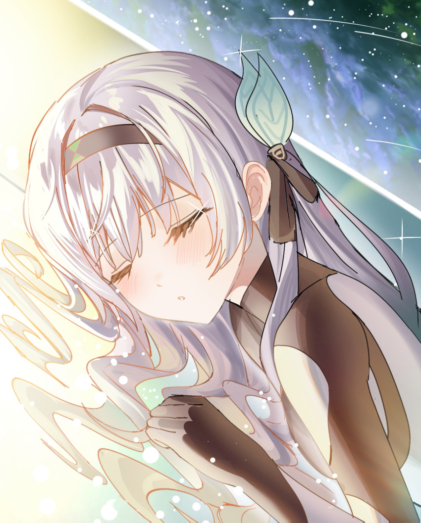 1girl, black_bodysuit, black_hairband, black_ribbon, blush, bodysuit, closed_eyes, cryostasis_pod, devl_ga_aru, dutch_angle, expressionless, facing_viewer, firefly_(ar-26710)_(honkai:_star_rail), firefly_(honkai:_star_rail), from_side, hair_ornament, hair_ribbon, hair_spread_out, hairband, highres, honkai:_star_rail, honkai_(series), light_particles, long_hair, lying, mecha_pilot_suit, meteor_shower, multicolored_bodysuit, on_side, parted_lips, ribbon, sidelighting, sky, sleeping, solo, sparkle, star_(sky), starry_sky, two-tone_bodysuit, u_u, upper_body, white_bodysuit, white_hair