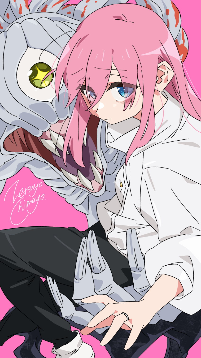 +_+, 1girl, absurdres, artist_name, bags_under_eyes, black_pants, blue_eyes, bocchi_the_rock!, carrying, carrying_person, cosplay, eyes_visible_through_hair, gotoh_hitori, highres, jewelry, jujutsu_kaisen, kita_ikuyo, long_hair, looking_at_viewer, monster, okkotsu_yuuta, okkotsu_yuuta_(cosplay), one-eyed, orimoto_rika, pants, parody, pink_background, pink_hair, ring, shirt, shoes, sidelocks, signature, simple_background, white_shirt, white_shoes, yellow_eyes, zetsuyo_chimayo