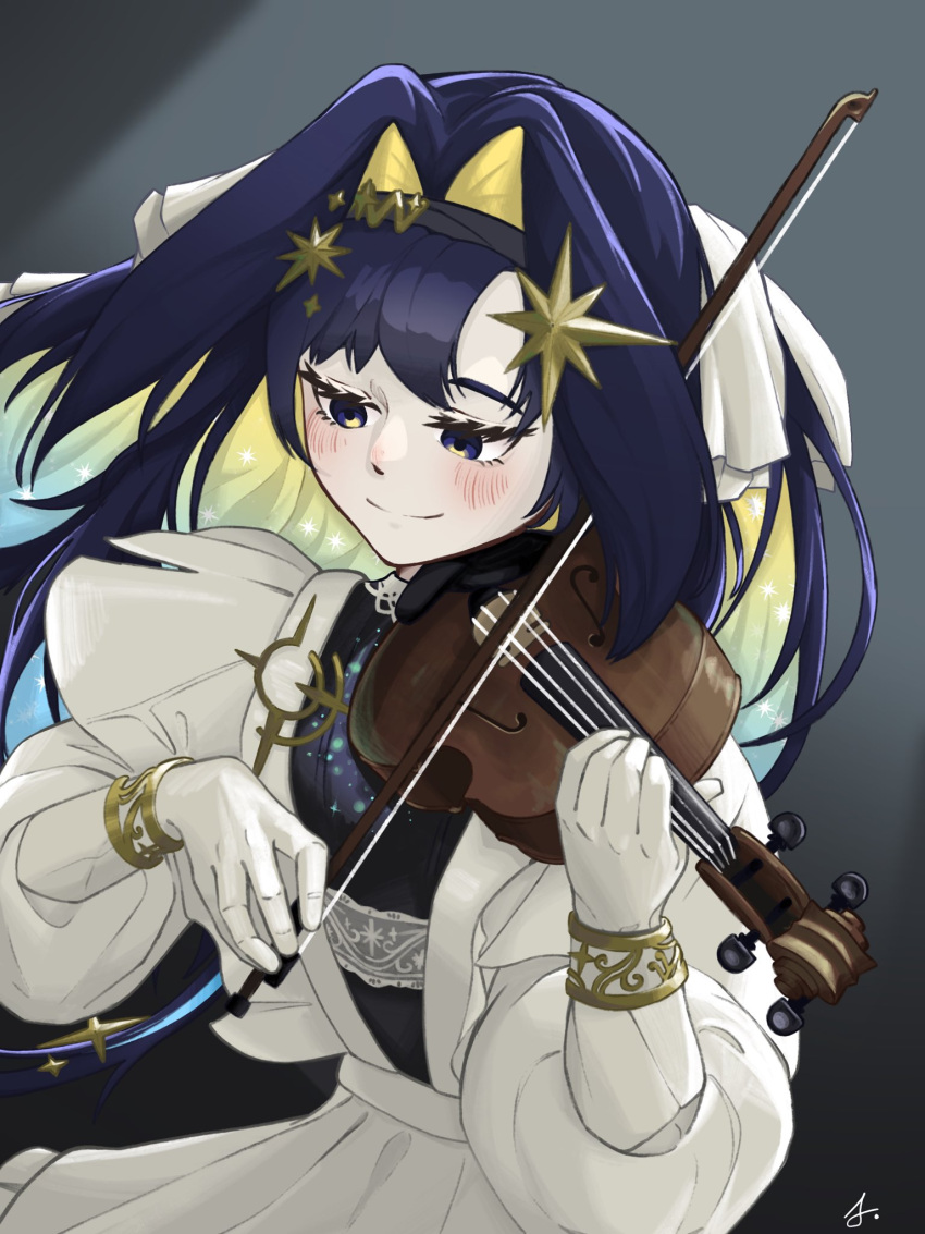 1girl, black_hairband, blonde_hair, blue_eyes, blue_hair, bow_(music), closed_mouth, colored_inner_hair, dress, floating_hair, gloves, gradient_hair, grey_background, hair_intakes, hair_ornament, hairband, highres, holding, holding_bow_(music), holding_instrument, holding_violin, instrument, juliet_sleeves, long_hair, long_sleeves, looking_down, multicolored_hair, music, playing_instrument, puffy_sleeves, pyopyopyo08, reverse:1999, smile, solo, star_(symbol), star_hair_ornament, upper_body, very_long_hair, violin, voyager_(reverse:1999), white_dress, white_gloves