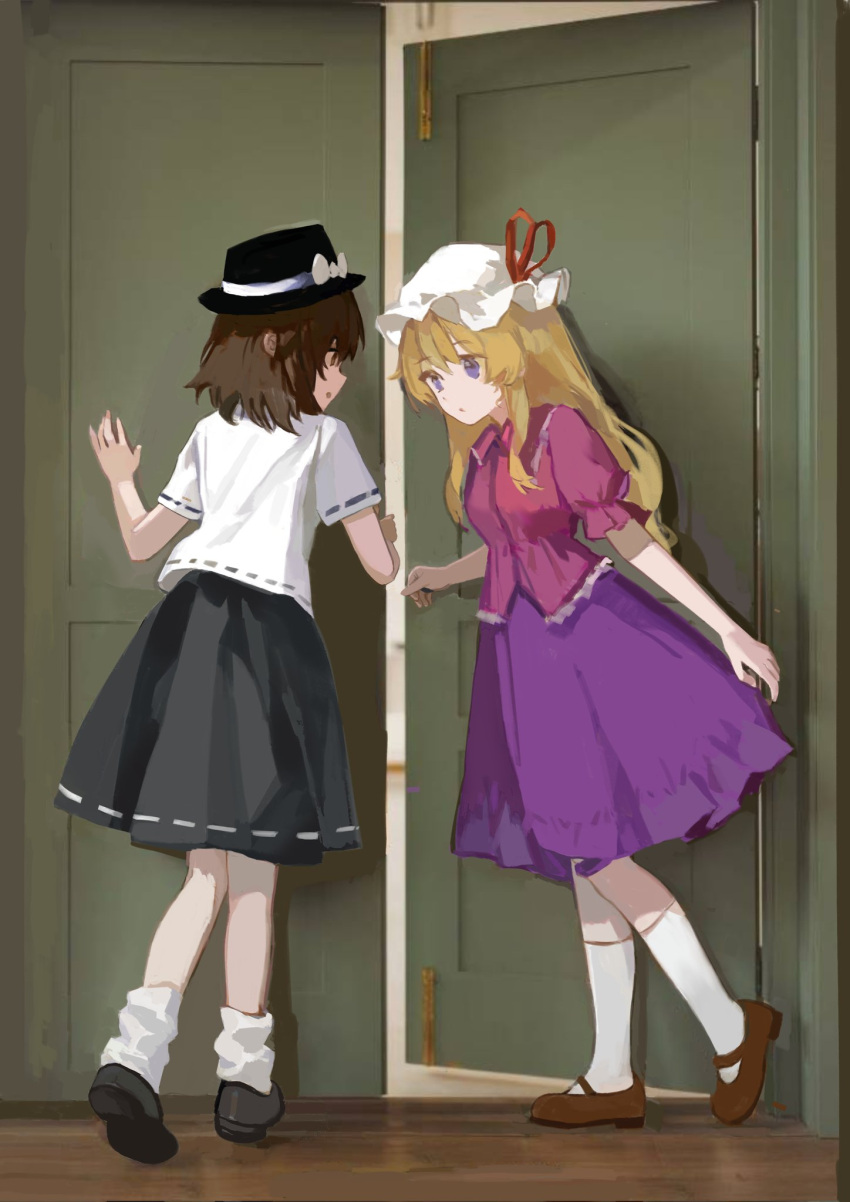 2girls, aliaos, black_hat, black_shoes, black_skirt, blonde_hair, bow, brown_eyes