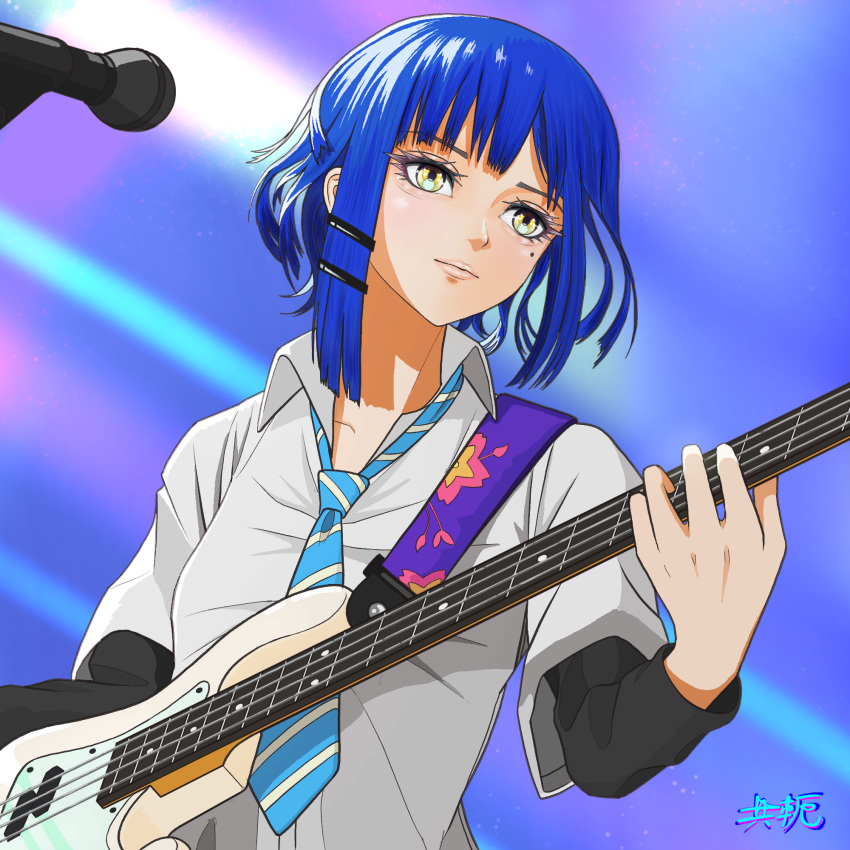 1girl, aegyo_sal, aged_up, bass_guitar, black_shirt, blue_necktie, bocchi_the_rock!, closed_mouth, commentary, diagonal-striped_clothes, diagonal-striped_necktie, guitar_strap, hair_ornament, hairclip, highres, instrument, layered_sleeves, long_sleeves, microphone, mole, mole_under_eye, necktie, parallel_hairclips, shirt, short_over_long_sleeves, short_sleeves, solo, striped_clothes, tomoyaku, white_shirt, yamada_ryo, yellow_eyes
