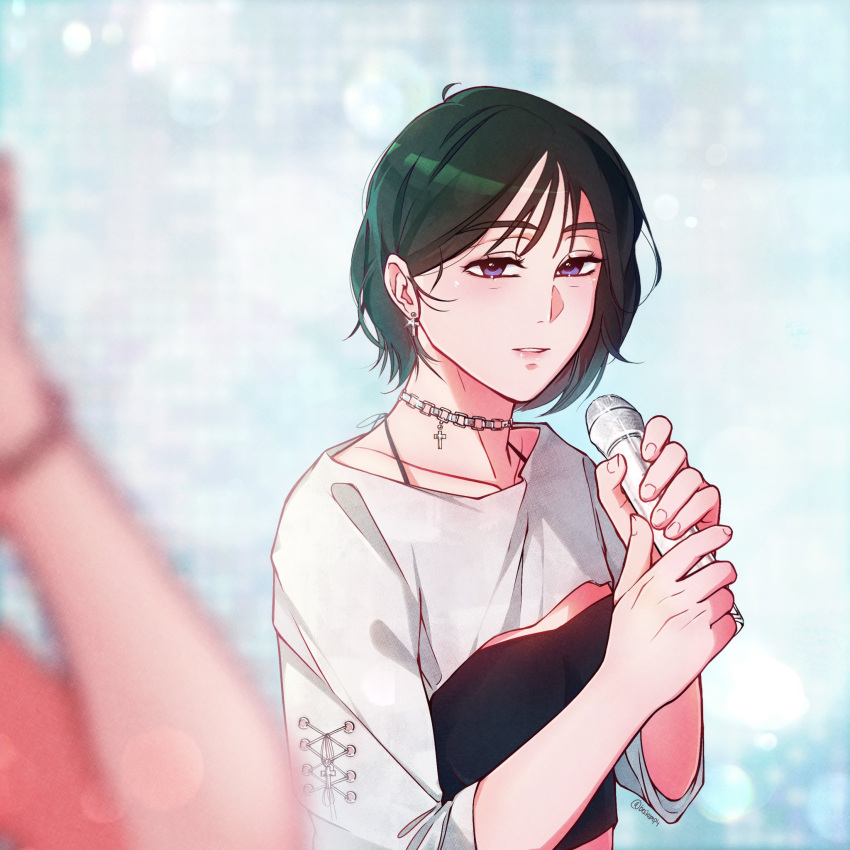 2girls, alien_stage, alternate_costume, besitosmp4, black_hair, black_shirt, chain, chain_necklace