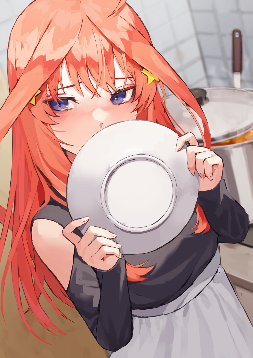1girl, blue_eyes, blush, commentary_request, dress, embarrassed, fagi_(kakikaki), go-toubun_no_hanayome