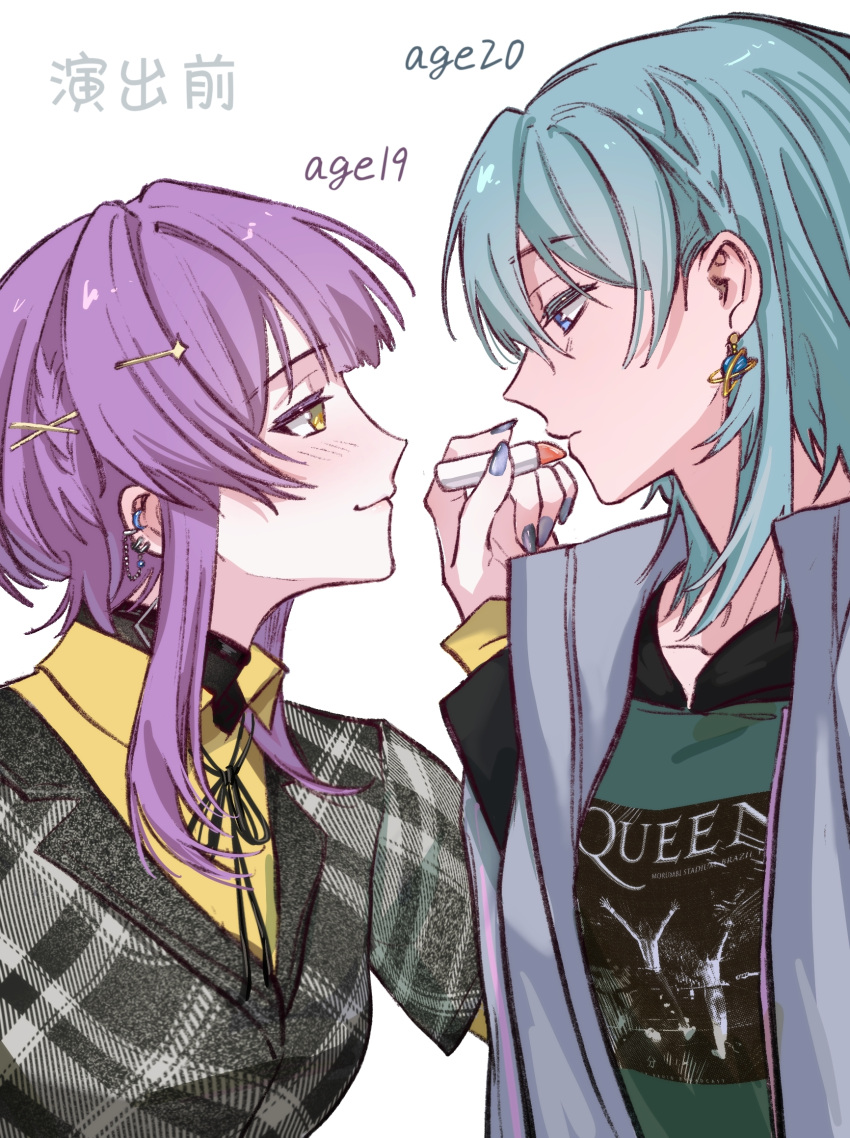 2girls, applying_another's_makeup, applying_makeup, bang_dream!, bang_dream!_it's_mygo!!!!!, black_ribbon, black_shirt, blue_eyes, blue_hair, blue_nails, blush, character_age, chinese_commentary, chinese_text, commentary_request, hero45439083942, highres, linked_piercing, medium_hair, multiple_girls, nail_polish, neck_ribbon, original, piercing, purple_hair, queen_(band), ribbon, shirt, takamatsu_shizuku, translation_request, wakaba_muna, yellow_eyes, yellow_shirt