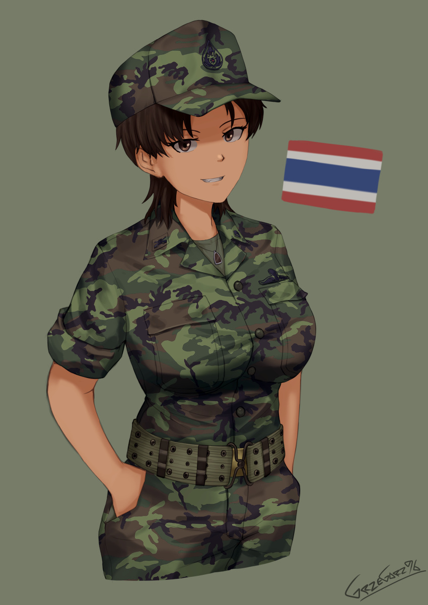 1girl, absurdres, belt, black_hair, breasts, brown_eyes, camouflage, camouflage_headwear, camouflage_jacket, camouflage_pants, cold_war, commentary, dog_tags, green_background, green_belt, green_shirt, grin, grzegorz1996, hands_in_pockets, highres, jacket, large_breasts, looking_at_viewer, military, military_fatigues, military_rank_insignia, military_uniform, original, pants, royal_thai_army, shirt, signature, simple_background, sleeves_rolled_up, smile, thai_flag, thailand