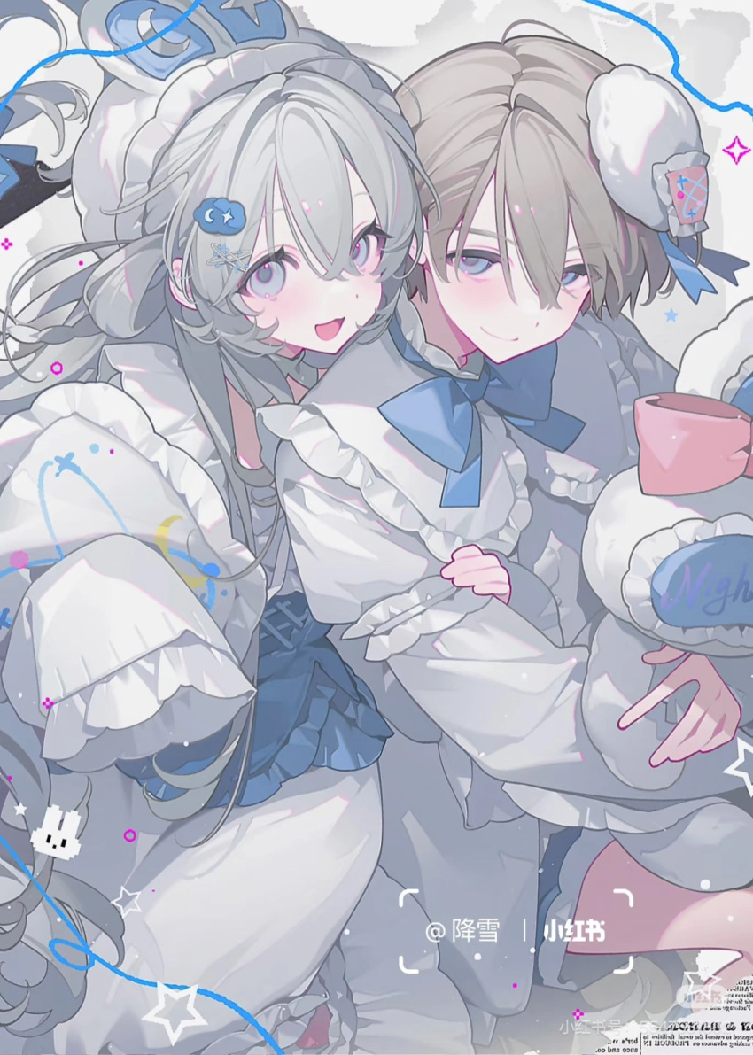 blue_eyes, bow, closed_mouth, coat, couple, dress, grey_hair, hair_between_eyes