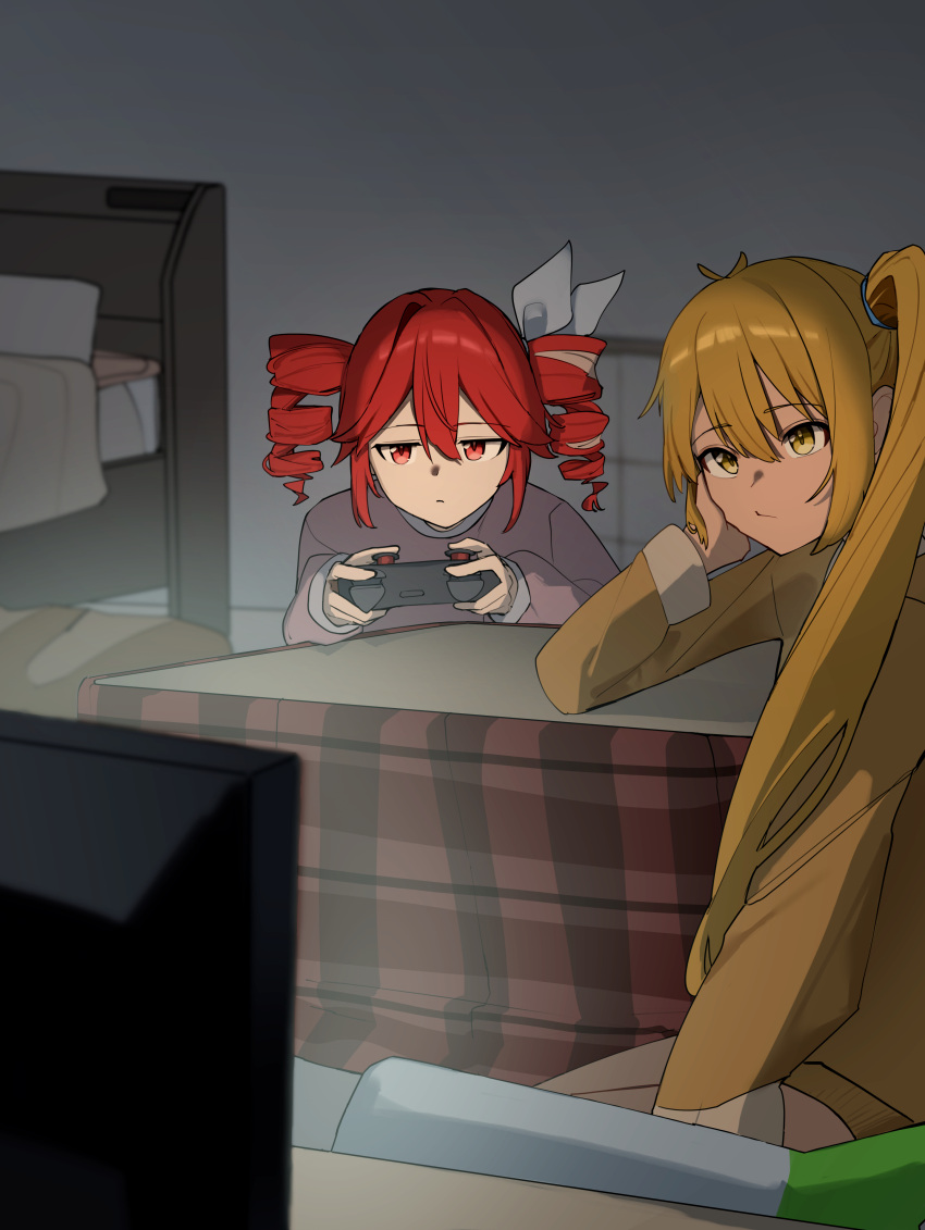 2girls, absurdres, akita_neru, arm_support, bed, blanket, blonde_hair, blurry