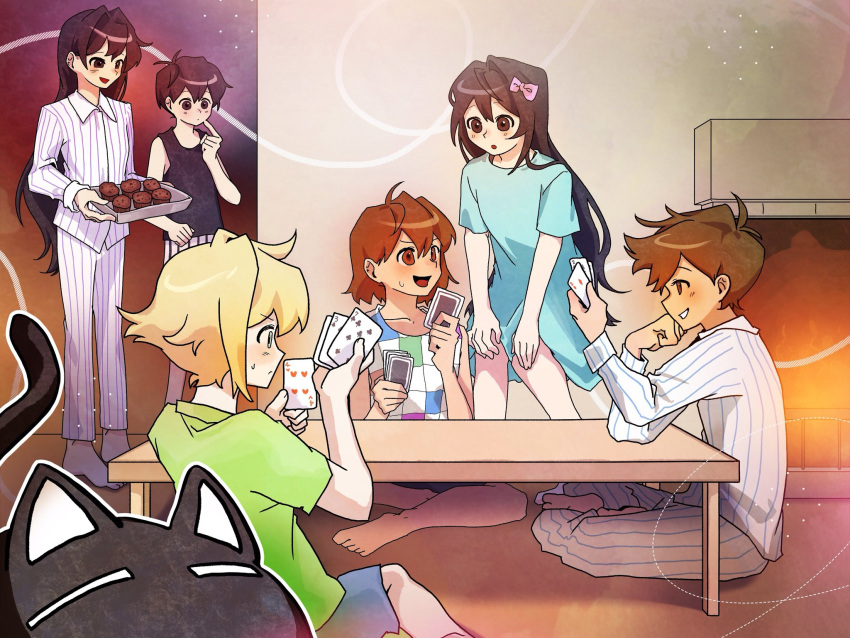 2girls, 4boys, alternate_costume, alternate_eye_color, antenna_hair, aubrey_(faraway)_(omori), aubrey_(headspace)_(omori), aubrey_(headspace)_(omori)_(cosplay), aubrey_(omori), baking_sheet, barefoot, basil_(faraway)_(omori), basil_(omori), black_eyes, black_hair, black_tank_top, blonde_hair, blue_eyes, blue_shirt, blue_shorts, blush, bow, bright_pupils, brother_and_sister, brothers, brown_eyes, brown_hair, card, cat, checkered_clothes, closed_mouth, coffee_table, collarbone, collared_pajamas, commentary_request, cosplay, dark-skinned_male, dark_skin, double-parted_bangs, green_shirt, hair_between_eyes, hair_bow, hair_intakes, hero_(faraway)_(omori), hero_(headspace)_(omori), hero_(headspace)_(omori)_(cosplay), hero_(omori), highres, holding, holding_card, holding_tray, index_finger_raised, kel_(faraway)_(omori), kel_(headspace)_(omori), kel_(headspace)_(omori)_(cosplay), kel_(omori), korean_commentary, long_hair, long_shirt, long_sleeves, looking_at_another, mari_(faraway)_(omori), mari_(omori), mewo, multiple_boys, multiple_girls, omori, omori_(omori), omori_(omori)_(cosplay), open_mouth, pajamas, pants, parted_lips, pink_bow, playing_card, pyoppyop_omori, shirt, short_hair, short_sleeves, shorts, siblings, sidelocks, sitting, smile, standing, striped_clothes, striped_pajamas, striped_pants, striped_shorts, sunny_(omori), sweatdrop, t-shirt, table, tank_top, tray, vertical-striped_clothes, vertical-striped_pajamas, vertical-striped_pants, vertical-striped_shorts, white_pajamas, white_pants, white_pupils, white_shorts
