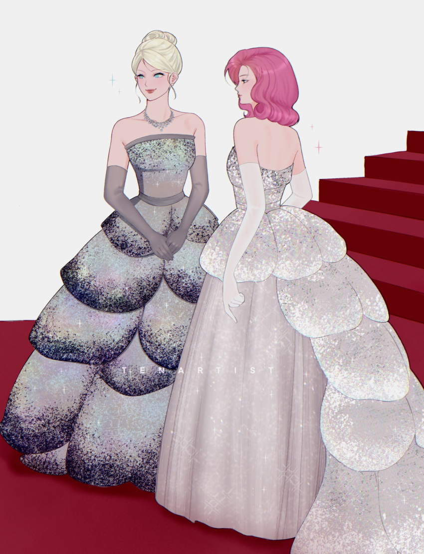 2girls, back, blonde_hair, blue_eyes, commentary, curly_ends, diamond_necklace, dress