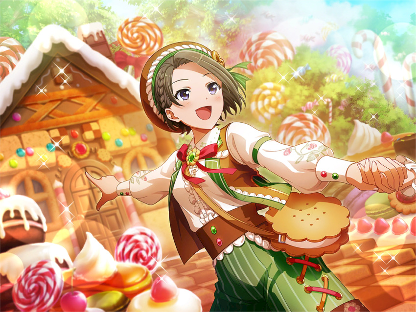 2girls, andersen's_fairy_tales, bag, beret, brown_bag, brown_hat, brown_vest, center_frills, cosplay, food, food-themed_bag, frills, game_cg, gingerbread_house, green_shorts, hansel_(hansel_and_gretel), hansel_(hansel_and_gretel)_(cosplay), hat, holding_hands, long_sleeves, minase_suzu, multiple_girls, official_art, open_mouth, outstretched_arm, pointing, puffy_long_sleeves, puffy_sleeves, red_ribbon, ribbon, shirt, short_hair, shorts, shoujo_kageki_revue_starlight, shoujo_kageki_revue_starlight_-re_live-, shoulder_bag, solo_focus, standing, upper_body, vest, violet_eyes, white_shirt