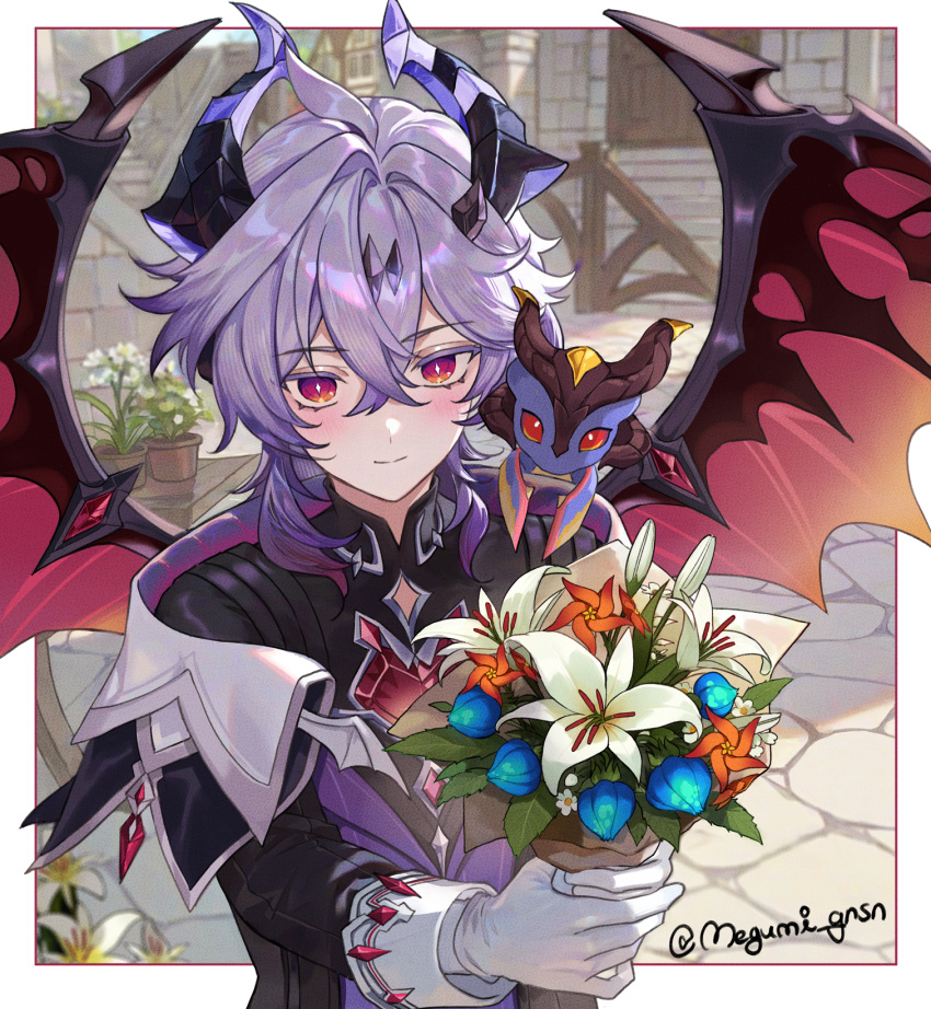 1boy, blue_flower, blush, bouquet, cecilia_flower_(genshin_impact), chinese_commentary, closed_mouth, commentary_request, crossed_bangs, day, dragon_boy, dragon_horns, dragon_wings, flower, genshin_impact, gloves, hair_between_eyes, hand_up, highres, hizuki24, holding, holding_bouquet, horns, light_smile, long_sleeves, looking_at_viewer, male_focus, mini_durin_(dragon)_(genshin_impact), mini_durin_(genshin_impact), mini_durin_(human)_(genshin_impact), mist_flower, outdoors, partial_commentary, purple_hair, red_eyes, red_flower, short_hair, solo, twitter_username, white_flower, white_gloves, windwheel_aster_(genshin_impact), wings