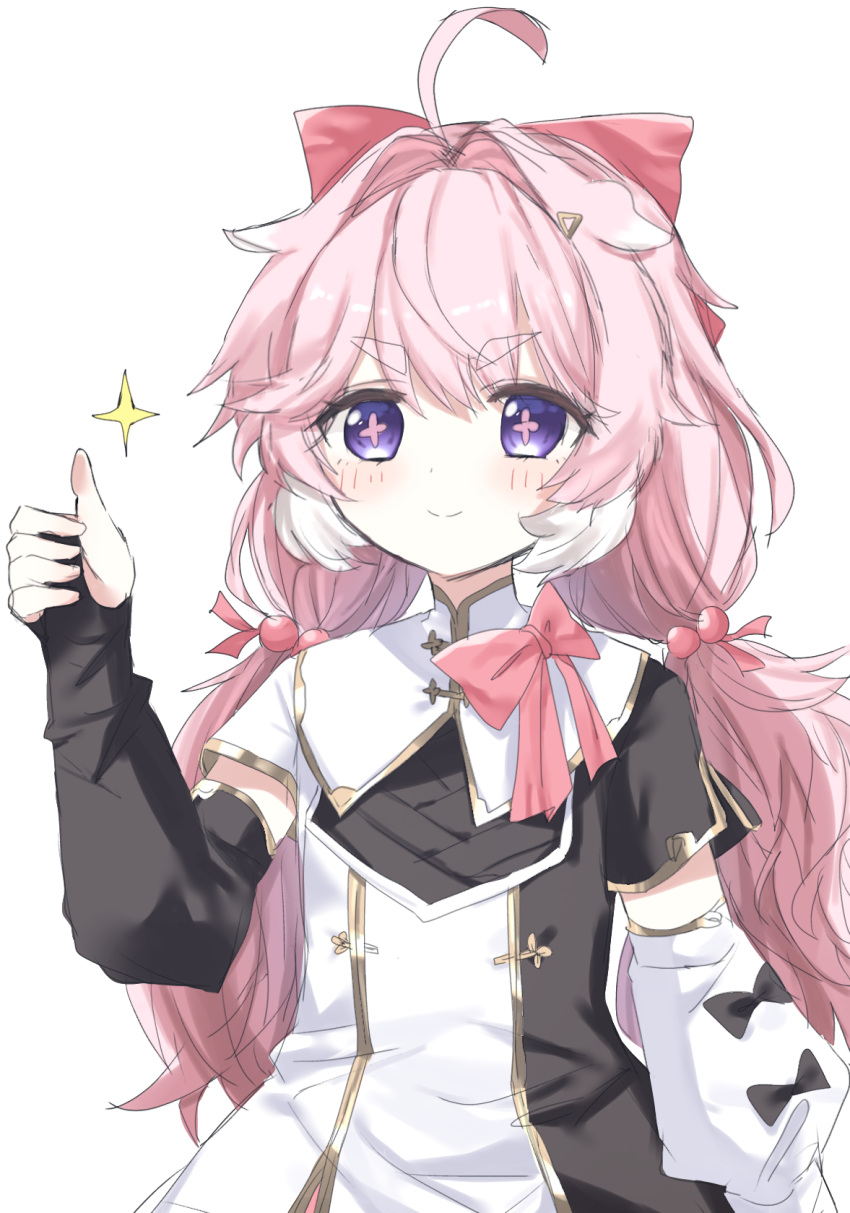 1girl, ahoge, black_bow, black_dress, bow, dress, encore_(wuthering_waves), hair_between_eyes, hair_ornament, highres, hiyoko_(96823534), light_blush, long_hair, multicolored_dress, multicolored_hair, pink_bow, pink_hair, simple_background, smile, symbol-shaped_pupils, thumbs_up, violet_eyes, white_dress, white_hair, wuthering_waves, x-shaped_pupils