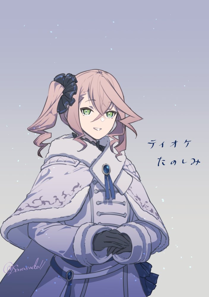 1girl, alisha_diphda, alt_text, black_gloves, blonde_hair, capelet, coat, commentary_request, drill_hair, drill_ponytail, gloves, green_eyes, hair_between_eyes, long_sleeves, looking_at_viewer, sarasadoll, short_hair, side_ponytail, smile, snow, snowing, solo, tales_of_(series), tales_of_zestiria, twitter_username, white_capelet, white_coat, winter_clothes