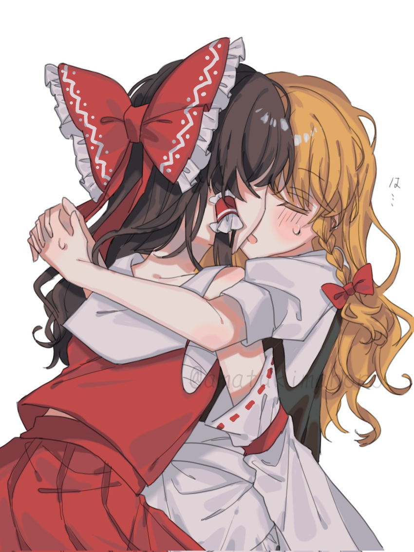 2girls, amatukimahoro, arms_around_neck, blonde_hair, bow, braid, brown_hair, chest_sarashi