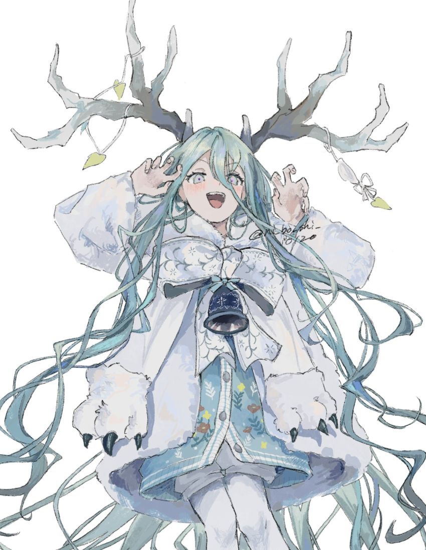 1girl, antlers, arms_up, artist_name, bell, chest_bow, claw_pose, cowboy_shot, deer_antlers, fate/grand_order, fate_(series), green_eyes, green_hair, highres, horns, long_hair, long_sidelocks, long_sleeves, looking_at_viewer, louhi_(fate), louhi_(second_ascension)_(fate), open_mouth, sidelocks, simple_background, smile, solo, teeth, upper_teeth_only, very_long_hair, white_background, yowa_(niboshi)