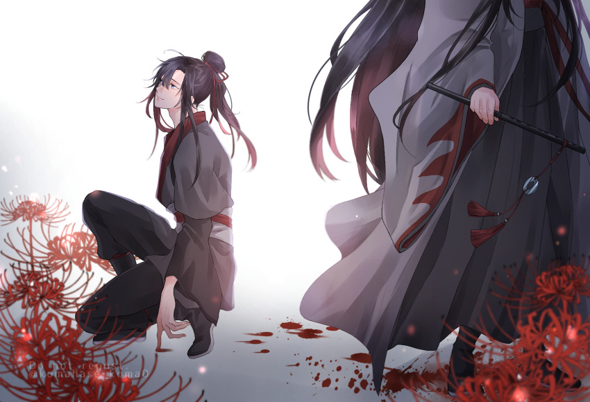 2boys, ahoge, alternate_hairstyle, bishounen, black_boots, black_hair, black_hanfu, black_pants, blood, blood_on_ground, boots, chenqing_flute, chinese_clothes, closed_mouth, coat, cosplay, dizi, dual_persona, flower, flute, flute_tassel, from_side, full_body, grey_coat, hair_bun, hair_down, hair_ribbon, hanfu, head_out_of_frame, high_ponytail, highres, holding, holding_flute, holding_instrument, instrument, koma_hase, long_hair, long_sleeves, looking_to_the_side, male_focus, mo_xuanyu, mo_xuanyu_(cosplay), modao_zushi, multiple_boys, official_alternate_costume, on_one_knee, open_clothes, open_coat, out_of_frame, pants, ponytail, red_flower, red_ribbon, red_sash, ribbon, robe, sash, sidelocks, single_hair_bun, smile, solo_focus, spider_lily, standing, tassel, time_paradox, transverse_flute, twitter_username, very_long_hair, violet_eyes, wei_wuxian, wei_wuxian_(yiling_laozu), white_background, wide_sleeves