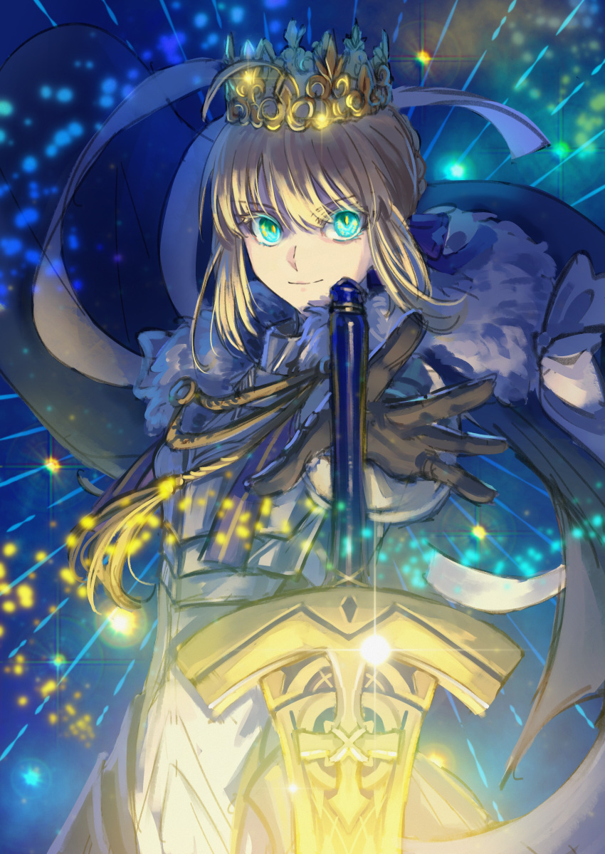 1girl, absurdres, armor, artoria_pendragon_(fate), baixiang1234567, blonde_hair, blue_cape, breastplate, cape, closed_mouth, commentary, crown, fate/grand_order, fate_(series), green_eyes, highres, looking_at_viewer, lord_logres_(fate), lord_logres_(third_ascension)_(fate), short_hair, solo, sword, symbol-only_commentary, weapon