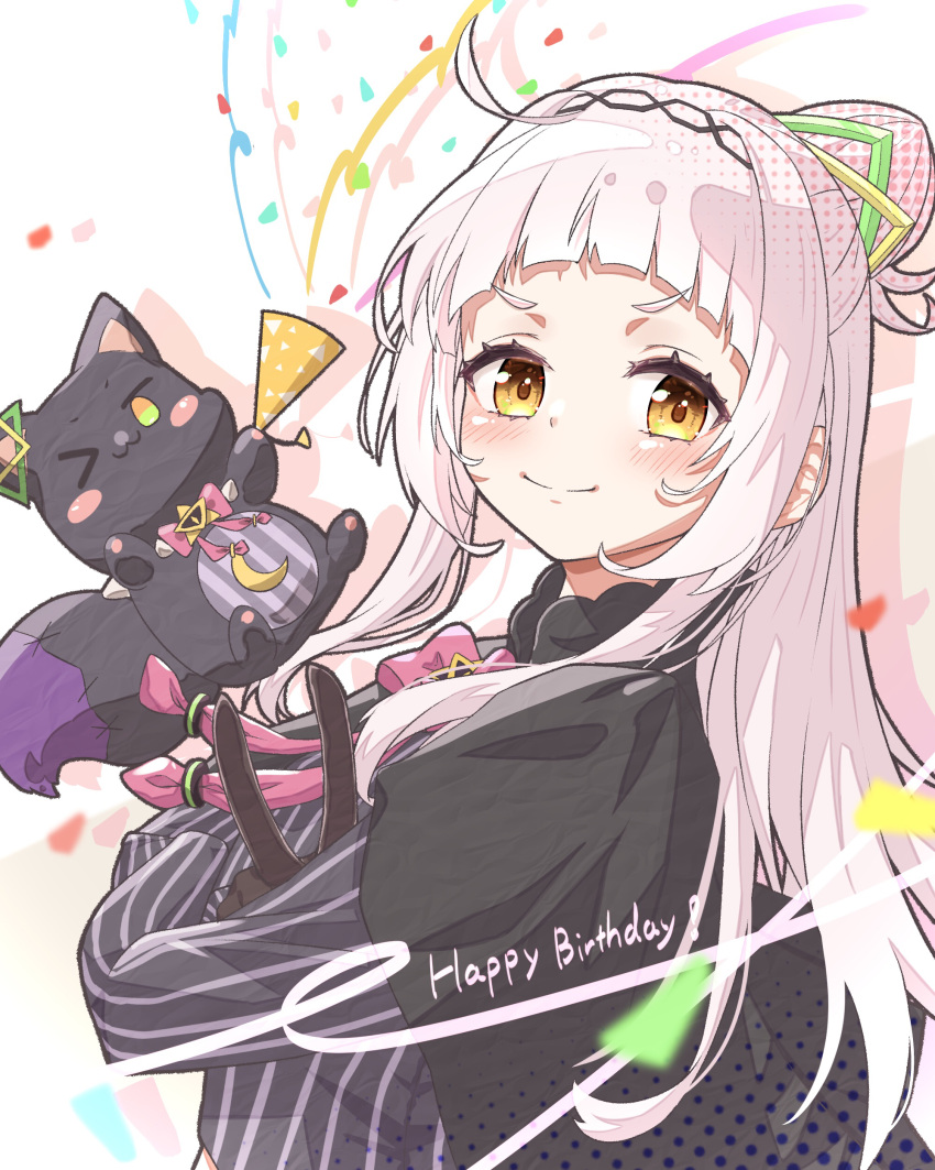 >_<, 1girl, :3, absurdres, black_capelet, black_cat, black_gloves, black_shirt