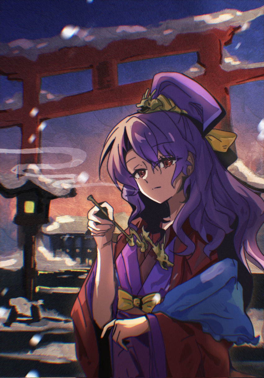 1girl, commentary_request, dragon_hair_ornament, gradient_sky, high_ponytail, highres, holding, holding_smoking_pipe, japanese_clothes, jyjmekou, kimono, komakusa_sannyo, layered_kimono, ponytail, purple_hair, purple_kimono, purple_sky, red_eyes, red_kimono, sky, smoking_pipe, snowing, solo, torii, touhou, upper_body, wide_sleeves