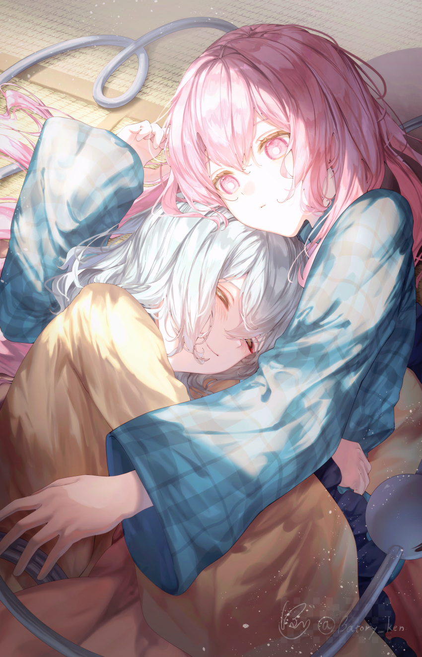 2girls, absurdres, batory_ken, blue_shirt, closed_eyes, commentary_request, eyeball, frilled_sleeves, frills, green_hair, hata_no_kokoro, heart, heart_of_string, highres, hug, komeiji_koishi, lying, multiple_girls, pink_eyes, pink_hair, plaid_clothes, plaid_shirt, shirt, smile, third_eye, touhou, wide_sleeves, yellow_shirt, yuri