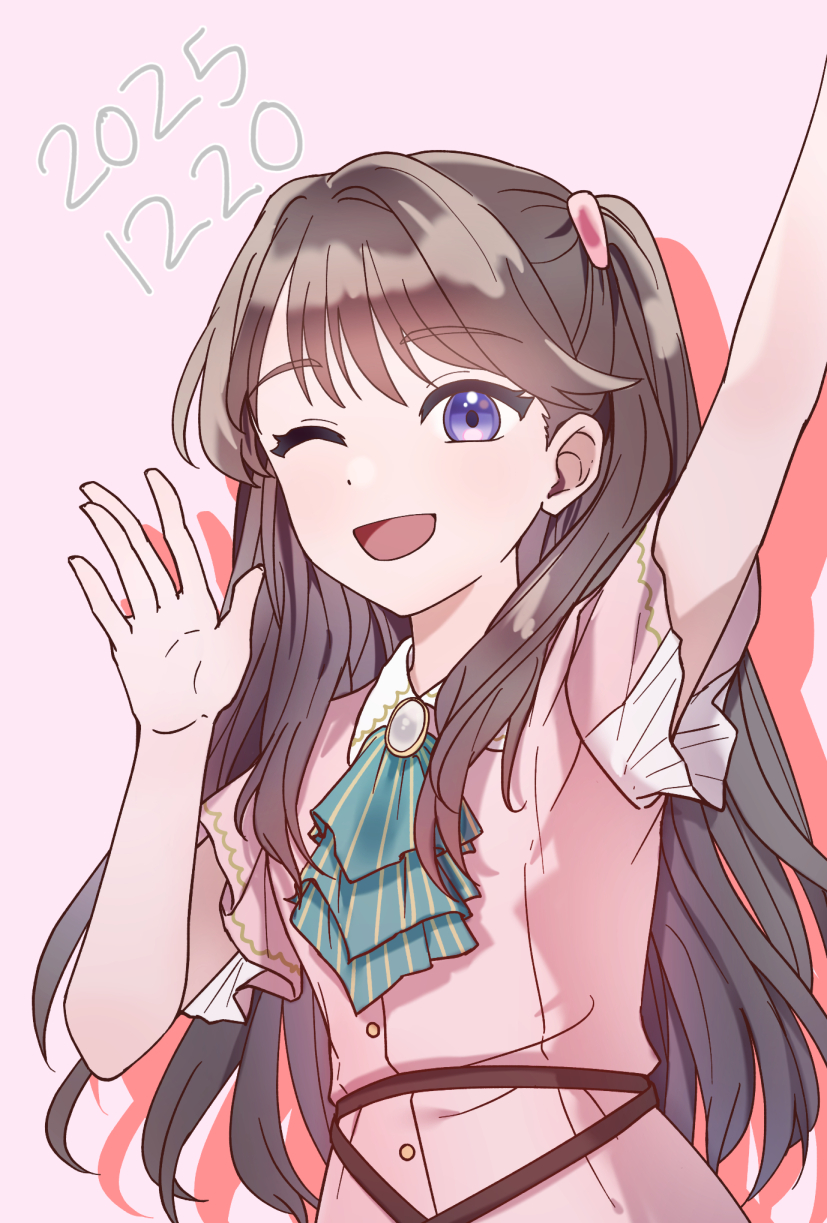 1girl, ;d, ascot, brown_hair, commentary_request, dated, dream_believers, dress, fujishima_megumi, green_ascot, grey_background, highres, ibboshi, link!_like!_love_live!, long_hair, looking_at_viewer, love_live!, one_eye_closed, pink_dress, pinstripe_ascot, short_sleeves, smile, solo, two_side_up, upper_body, violet_eyes, virtual_youtuber