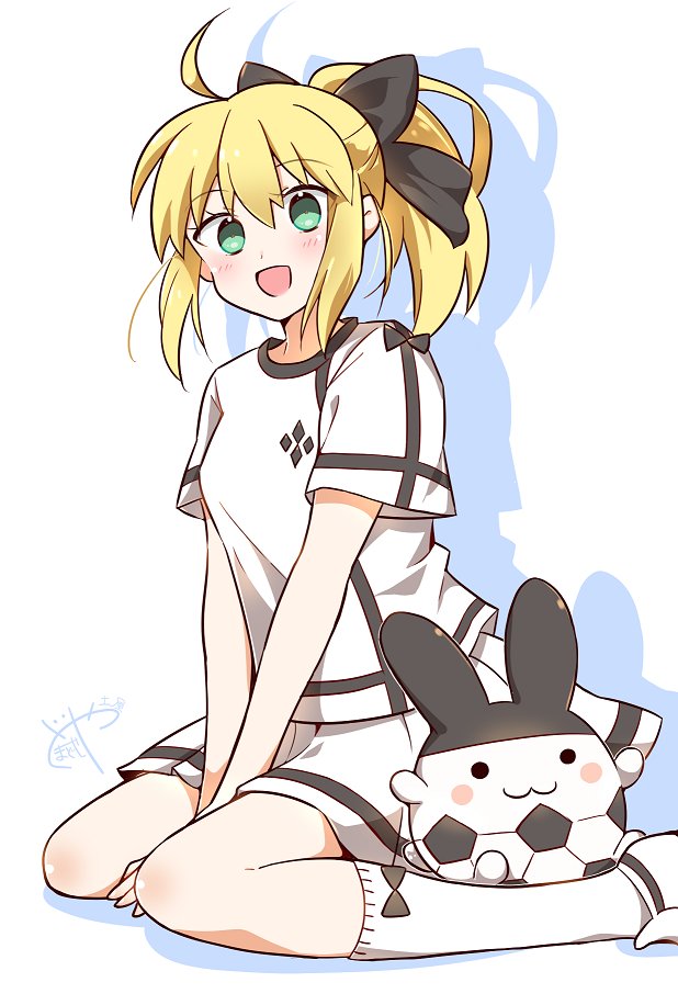 1girl, ahoge, artoria_pendragon_(fate), black_bow, blonde_hair, bow, commentary_request, fate_(series)