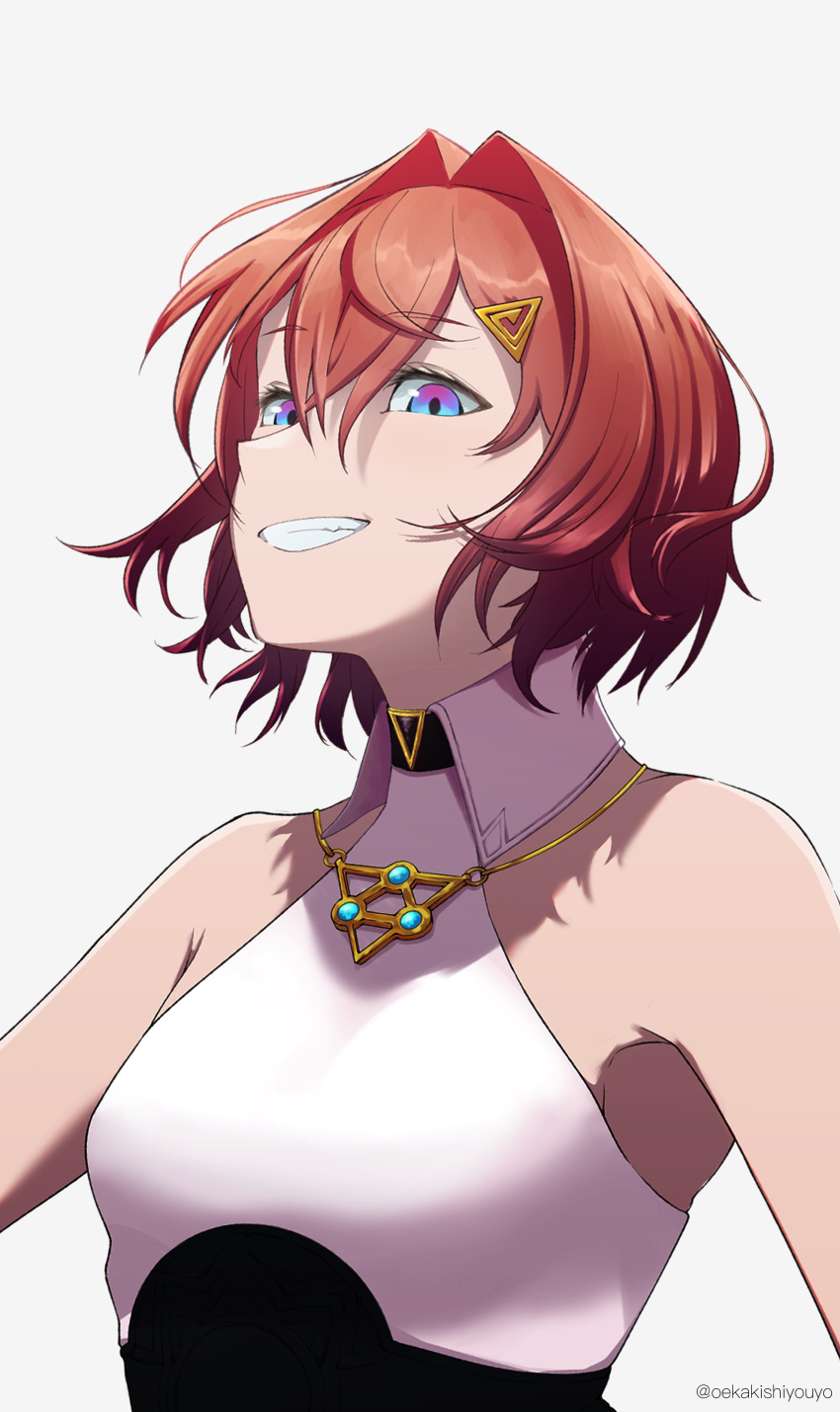 1girl, absurdres, ange_katrina, ange_katrina_(summer_casual), bare_shoulders, blue_eyes, breasts, collared_halterneck, commentary_request, eyelashes, gold_necklace, gradient_eyes, grey_background, grin, hair_between_eyes, hair_intakes, hair_ornament, halter_shirt, halterneck, highres, jewelry, long_bangs, looking_at_viewer, medium_hair, mikoton, multicolored_eyes, necklace, nijisanji, red_hair, shirt, shirt_tucked_in, simple_background, small_breasts, smile, solo, triangle_hair_ornament, twitter_username, upper_body, violet_eyes, virtual_youtuber, white_shirt