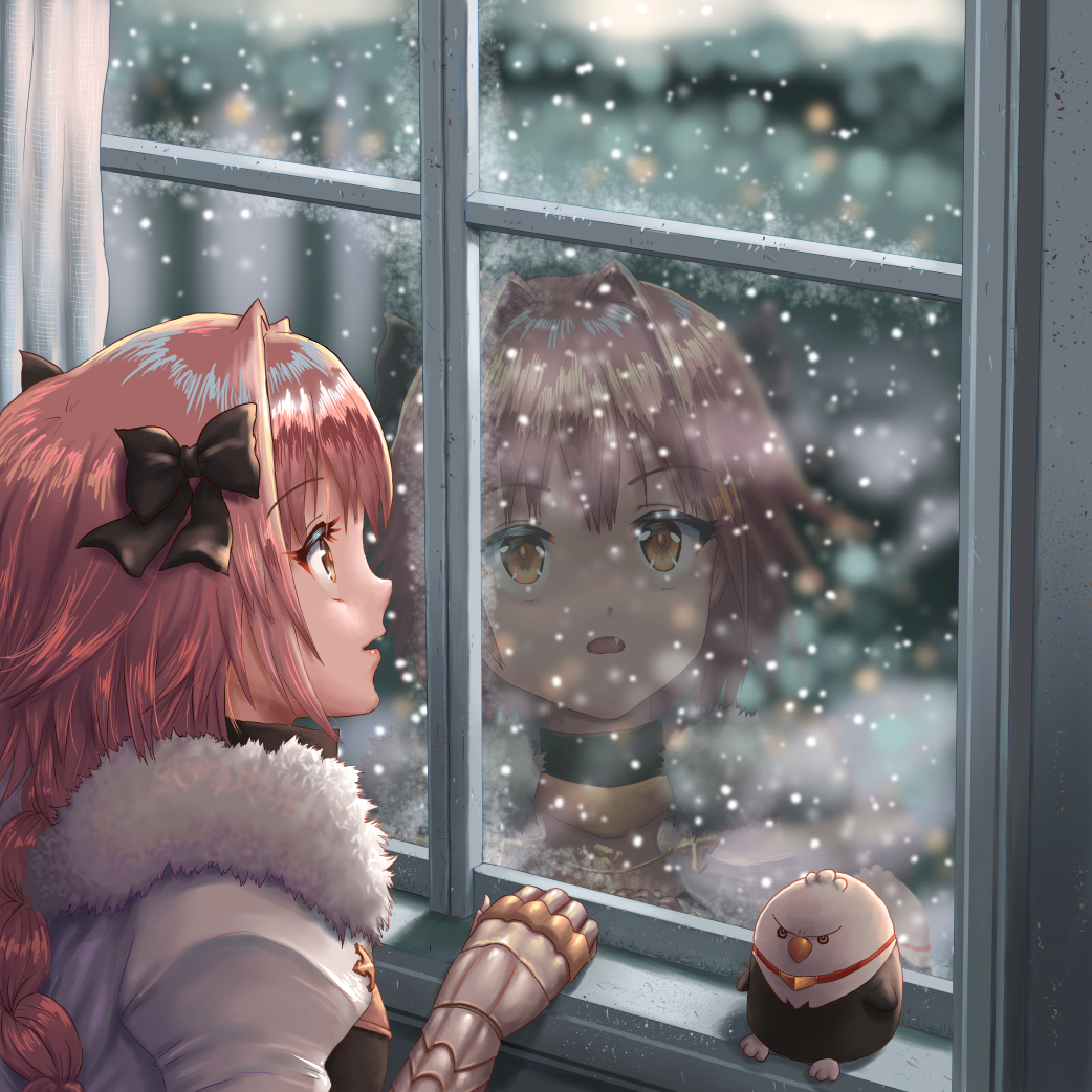 1boy, aged_down, androgynous, astolfo_(fate), black_bow, bow, braid, cape, commentary_request, fang, fate/apocrypha, fate/grand_order, fate_(series), fur-trimmed_cape, fur_trim, gauntlets, hair_bow, hair_intakes, hippogriff_(fate), hirokazu_(analysis-depth), long_hair, looking_outside, male_focus, multicolored_hair, open_mouth, orange_eyes, pink_hair, pixiv_fate/grand_order_contest_2, single_braid, skin_fang, snow, solo, streaked_hair, stuffed_toy, violet_eyes, white_cape, white_hair, window