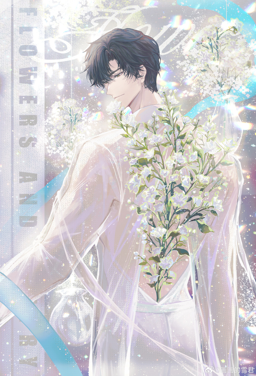 1boy, absurdres, baby's-breath, backless_shirt, black_hair, blue_ribbon, closed_mouth, curtained_hair, english_text, flower_in_clothes, from_behind, green_eyes, grey_background, hair_between_eyes, highres, jasmine_(flower), light_particles, long_sleeves, looking_at_flowers, looking_to_the_side, love_and_deepspace, male_focus, pants, ribbon, see-through_clothes, see-through_shirt, shirt, short_hair, snow234, solo, upper_body, vase, watermark, weibo_watermark, white_pants, white_shirt, zayne_(love_and_deepspace)