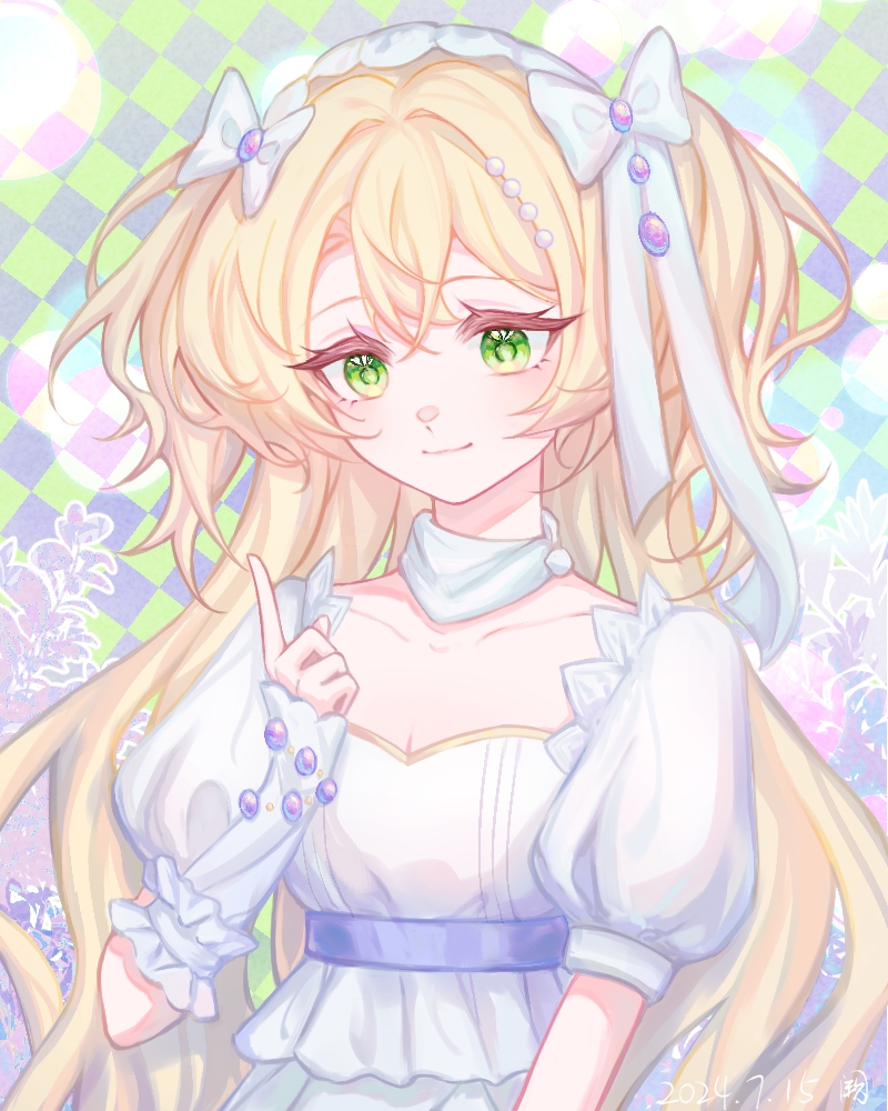 1girl, arm_warmers, blonde_hair, bow, checkered_background, chinese_commentary, commentary_request, dress, green_eyes, hair_bow, hairband, hand_up, index_finger_raised, puffy_short_sleeves, puffy_sleeves, que_(quebai83301), reverse:1999, short_sleeves, smile, solo, sotheby, two_side_up, upper_body, white_arm_warmers, white_bow, white_dress, white_hairband