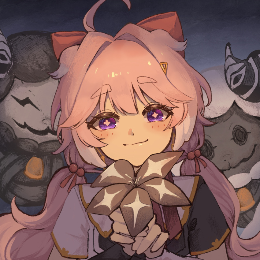 1girl, ahoge, black_flower, blake_bloom_(wuthering_waves), bow, closed_mouth, cloudy_(wuthering_waves), commentary_request, cosmos_(wuthering_waves), encore_(wuthering_waves), flower, hair_bow, hair_ornament, highres, holding, holding_flower, light_blush, long_hair, looking_at_viewer, low_twintails, partial_commentary, pink_bow, procreate_(software), smile, solo, thick_eyebrows, twintails, violet_eyes, wuthering_waves, xiaomei_(user_krsu8287)