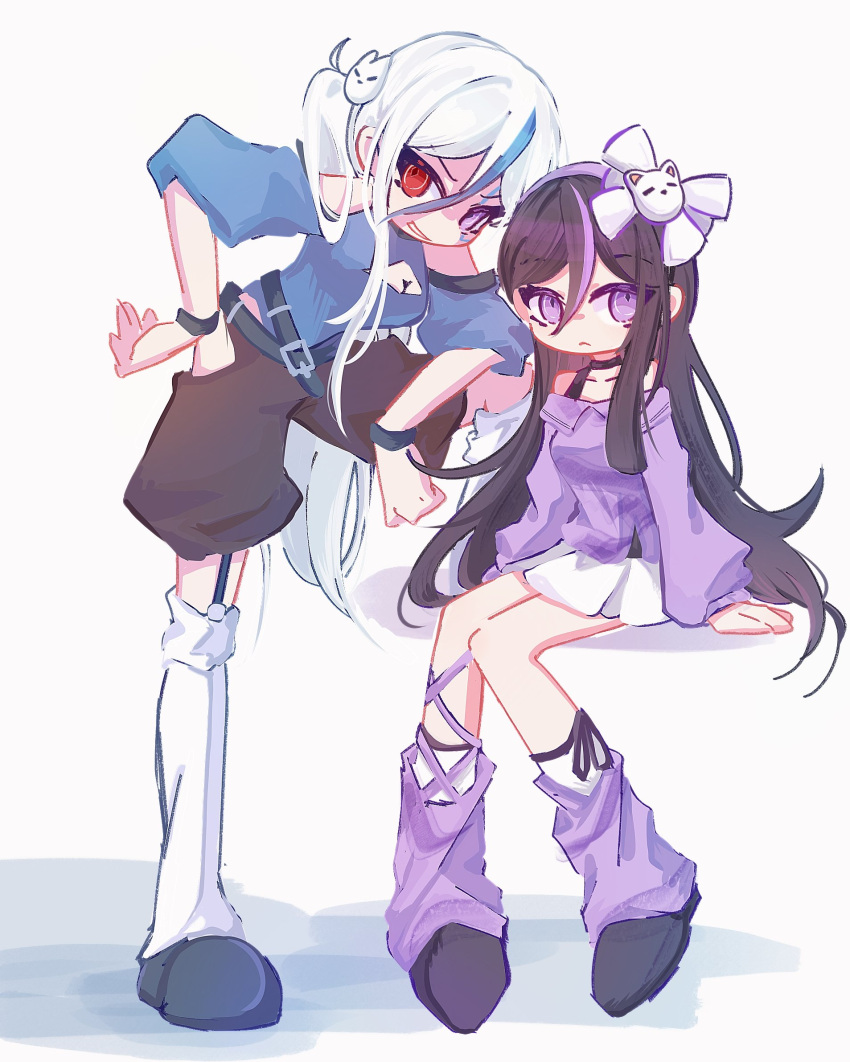 2girls, aged_down, alternate_costume, alternate_hairstyle, baggy_shorts, belt, black_belt, black_choker