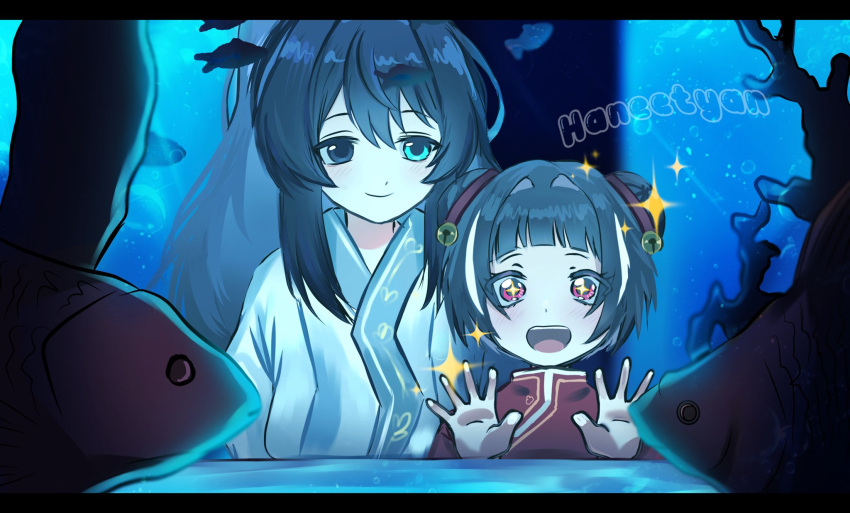 +_+, 1boy, 1girl, :d, against_glass, aged_down, air_bubble, aqua_eyes, artist_name, bell, black_eyes, black_hair, blunt_bangs, blush_stickers, brother_and_sister, bubble, child, china_dress, chinese_clothes, closed_mouth, double-parted_bangs, double_bun, dress, fish, fish_tank, hair_bell, hair_bun, hair_intakes, hair_ornament, hand_on_glass, hands_up, haneetyann, hanfu, happy, hashtag-only_commentary, heterochromia, highres, hong_lu_(project_moon), jia_xichun_(project_moon), letterboxed, limbus_company, long_hair, looking_at_viewer, multicolored_hair, open_hands, palms, pink_eyes, project_moon, red_dress, short_hair, siblings, side-by-side, sidelocks, smile, sparkle, sparkling_aura, straight-on, streaked_hair, teeth, upper_teeth_only, water, white_hanfu, white_streaks, xiao_guan_(headdress)