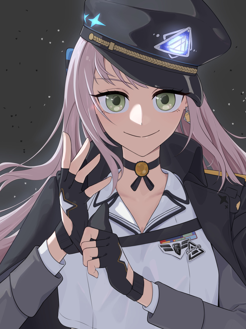 1girl, absurdres, black_choker, black_coat, black_hat, choker, coat, coat_on_shoulders, fingerless_gloves, gloves, goddess_of_victory:_nikke, green_eyes, grey_hair, hat, highres, jusedal, looking_at_viewer, neo-neon_(nikke), neon_(nikke), official_alternate_costume, shirt, smile, solo, upper_body, white_shirt