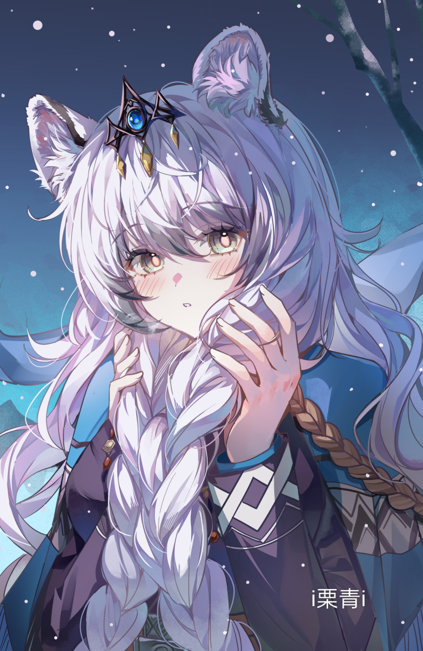 1girl, absurdres, animal_ear_fluff, animal_ears, arknights, artist_name, blue_shawl, blush, braid, bright_pupils, commentary, fingernails, gradient_background, green_eyes, grey_hair, hair_between_eyes, hair_ornament, hands_in_own_hair, hands_up, highres, holding, holding_own_hair, i_liqing_i, long_hair, long_sleeves, looking_at_viewer, parted_lips, pink_pupils, pramanix_(arknights), pramanix_the_prerita_(arknights), shawl, snow_leopard_ears, snow_leopard_girl, snowing, solo, tiara, twin_braids, upper_body, winter