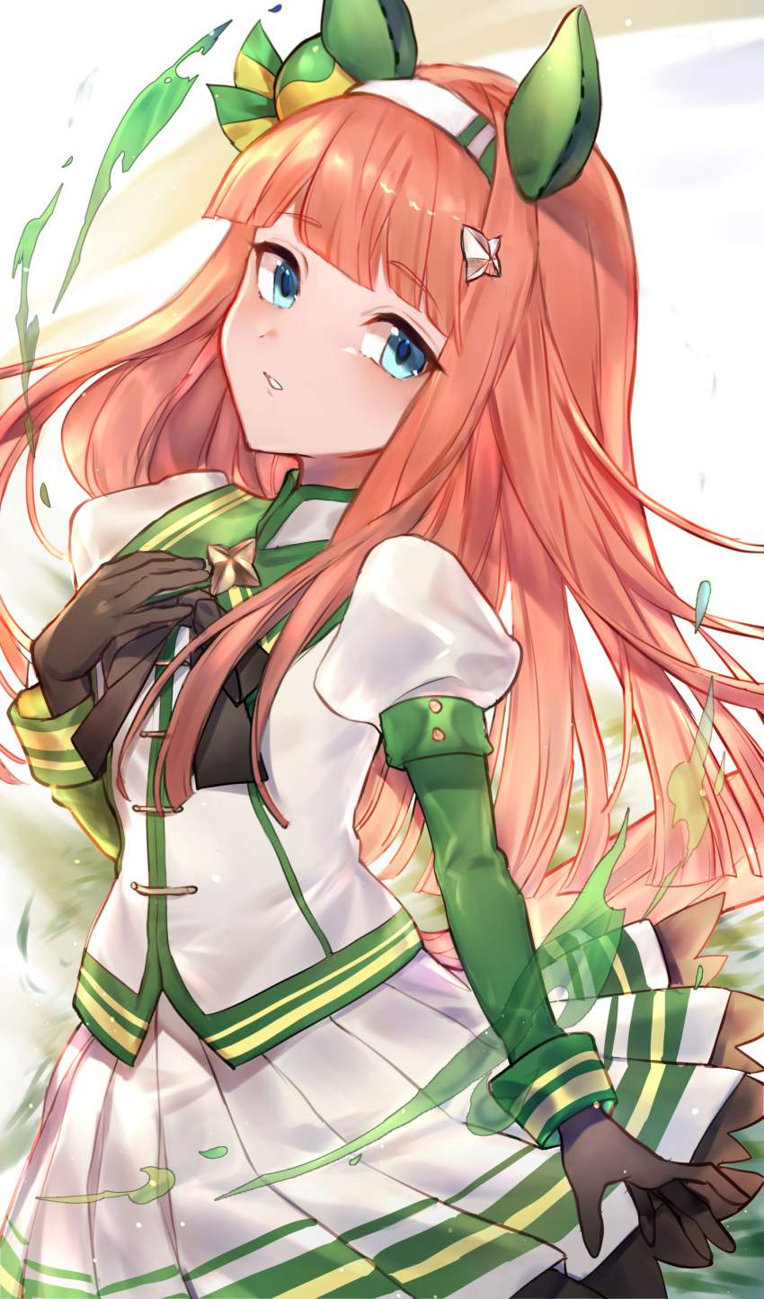 1girl, absurdres, animal_ears, black_bow, black_gloves, blue_eyes, blunt_bangs, blush, bow, breasts, commentary_request, ear_covers, gloves, green_sailor_collar, green_sleeves, hairband, highres, hime_cut, horse_ears, horse_girl, horse_tail, jacket, long_hair, long_sleeves, looking_at_viewer, orange_hair, orange_tail, parted_lips, pleated_skirt, sailor_collar, silence_suzuka_(innocent_silence)_(umamusume), silence_suzuka_(umamusume), skirt, small_breasts, solo, suzu_(suzuame329), tail, umamusume, white_hairband, white_jacket, white_skirt