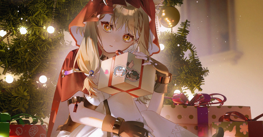 1girl, animal_ears, arknights, arknights:_endfield, black_gloves, blonde_hair, cape, christmas_tree, commentary_request, cropped, duplicate, fingerless_gloves, gift, gloves, hand_on_own_leg, highres, hood, hood_up, hooded_cape, long_hair, looking_at_viewer, red_cape, rossi_(arknights), sitting, solo, wolf_ears, wolf_girl, yellow_eyes, yukiusagi_(snowrabbit0508)