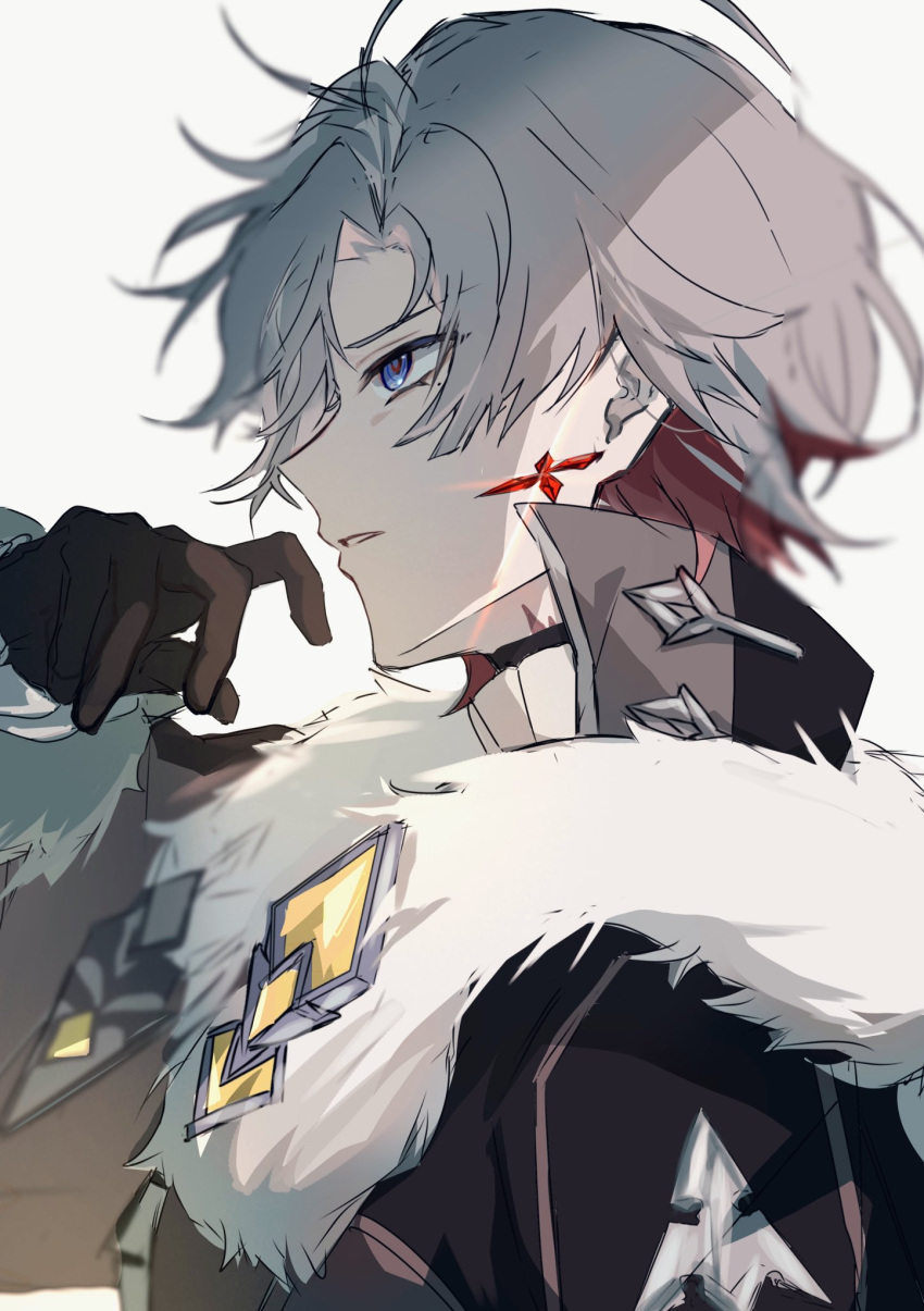 1boy, black_gloves, blnl_uhauha, blue_eyes, coat, earrings, fur-trimmed_coat, fur_trim, gem, genshin_impact, gloves, grey_hair, hair_between_eyes, hashtag-only_commentary, highres, illuga_(genshin_impact), jewelry, looking_to_the_side, male_focus, mole, mole_under_eye, parted_hair, parted_lips, red_eyes, red_hair, red_pupils, scar, scar_on_neck, silver_trim, single_earring, solo, sweater, teeth, turtleneck, turtleneck_sweater, white_background, yellow_gem