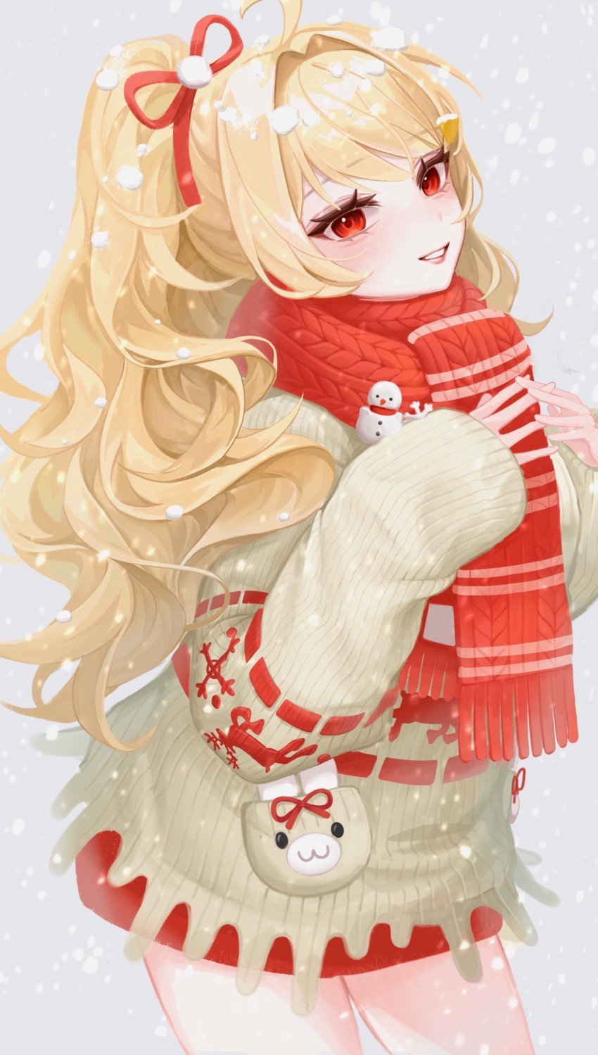 1girl, ahoge, blonde_hair, cliil_(artist), commentary, cowboy_shot, food-themed_hair_ornament, fringe_trim, grey_background, grin, hair_intakes, hair_ornament, hair_ribbon, highres, jingburger, korean_commentary, long_hair, long_sleeves, looking_at_viewer, parted_lips, pom_pom_(clothes), ponytail, red_eyes, red_ribbon, red_scarf, red_skirt, ribbon, scarf, skirt, sleeves_past_wrists, smile, snow, snowing, solo, sweater, virtual_youtuber, waktaverse, wavy_hair, white_sweater