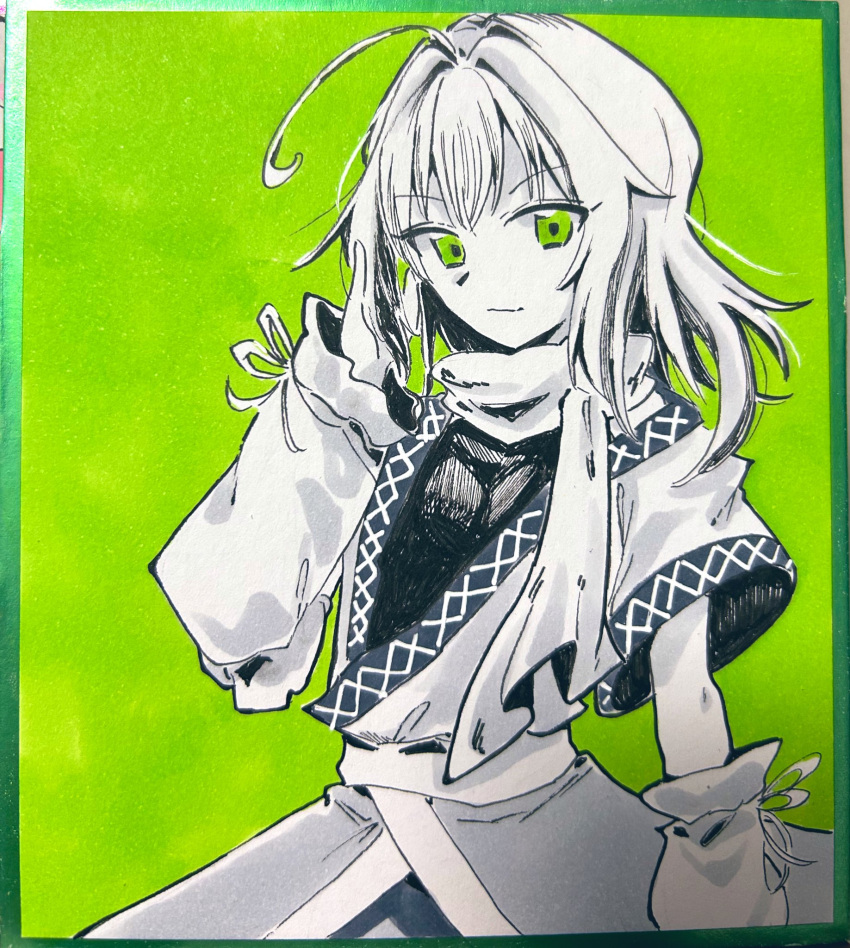 1girl, ahoge, arm_at_side, arm_warmers, closed_mouth, commentary, cowboy_shot, green_background