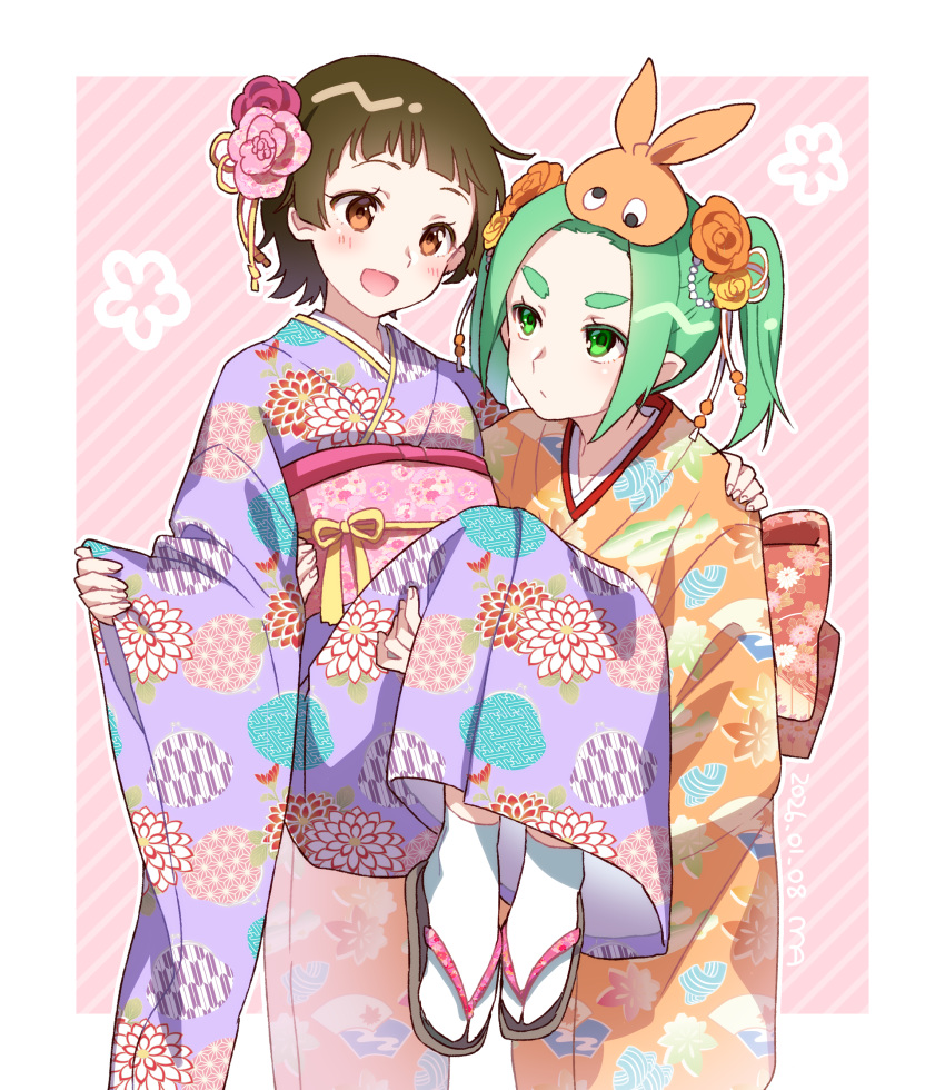 2girls, absurdres, alternate_costume, blush, border, brown_eyes, brown_hair, carrying, carrying_person, closed_mouth, commentary_request, current_nadeko, diagonal-striped_background, flat_chest, floral_print, floral_print_kimono, flower, googly_eyes, green_eyes, green_hair, hair_flower, hair_ornament, hat, highres, japanese_clothes, kimono, looking_at_another, manimani_(mani_ma), monogatari_(series), multiple_girls, ononoki_yotsugi, open_mouth, orange_flower, orange_hat, orange_kimono, parted_bangs, pink_background, pink_flower, pink_sash, princess_carry, print_kimono, purple_kimono, ribbon, sandals, sash, sengoku_nadeko, short_bangs, short_hair, smile, socks, striped_background, tabi, thick_eyebrows, twintails, waist_ribbon, white_border, white_socks, wide_sleeves, yellow_ribbon